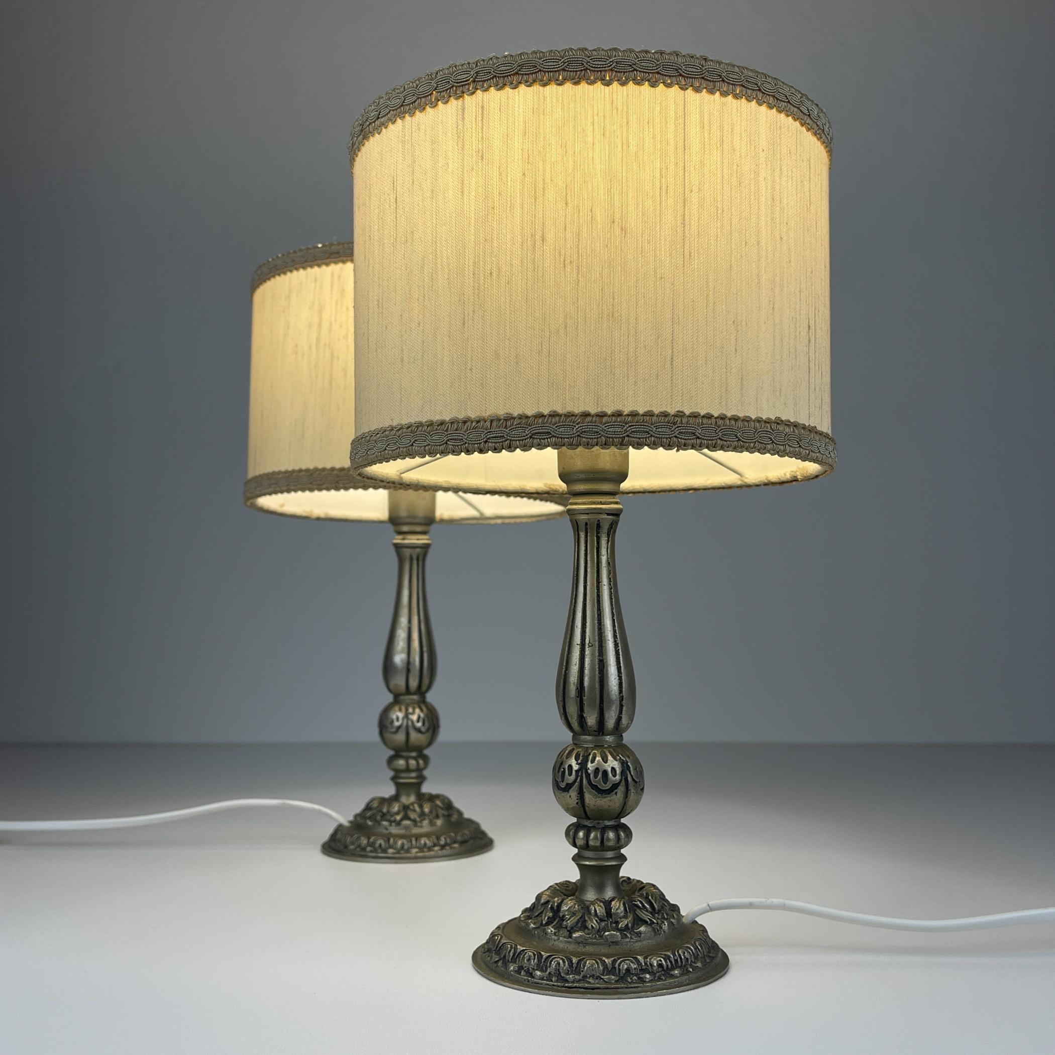 Vintage Tischlampe aus Metall, Italien 1960er, 2er Set (20. Jahrhundert) im Angebot