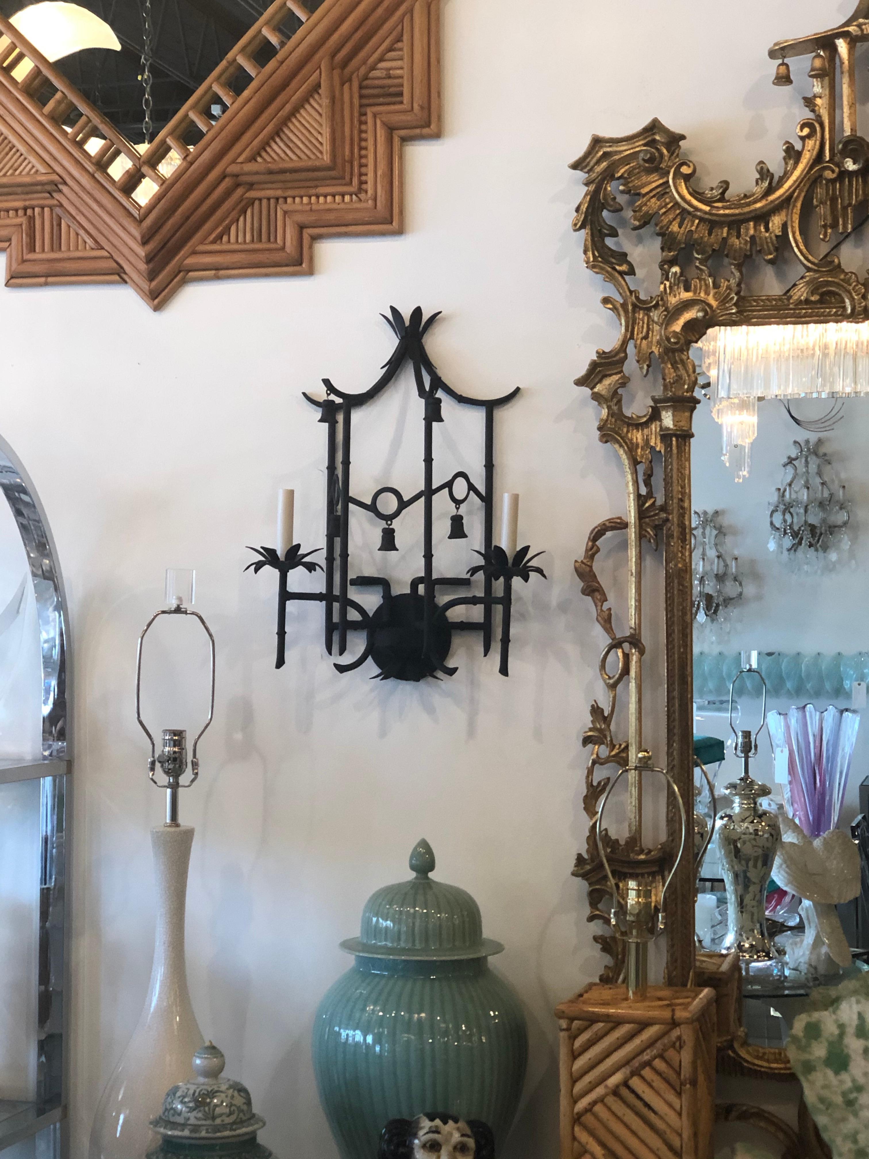 Vintage Metal Tole Faux Bamboo Pagoda Bells Wall Light Sconce In Good Condition In West Palm Beach, FL