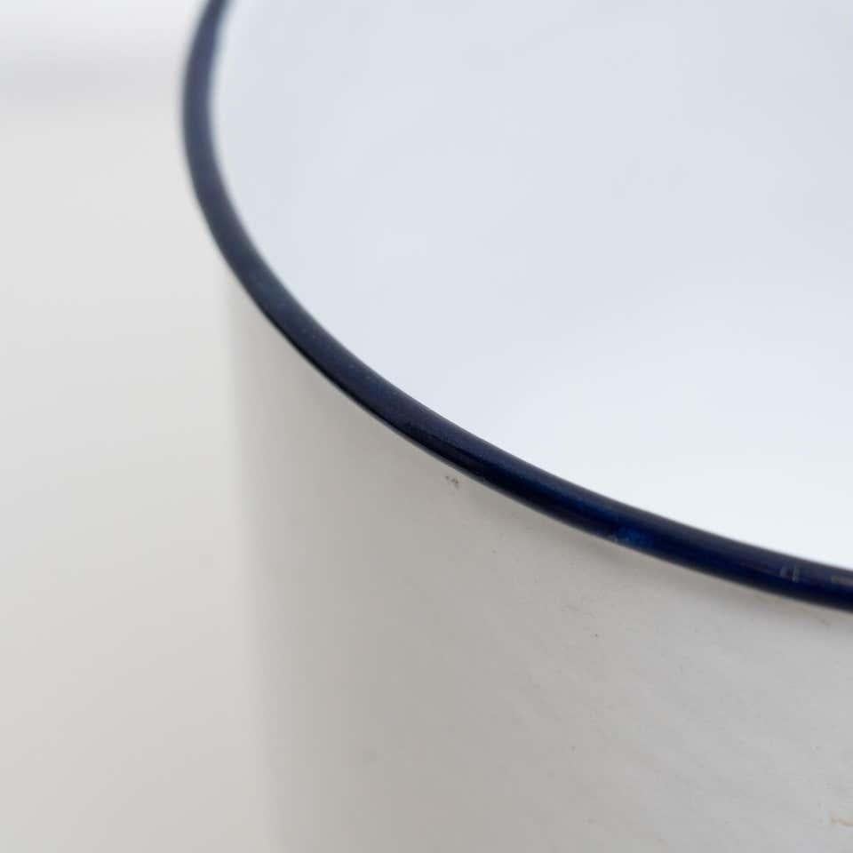 Vaso di metallo vintage - Spagna, CIRCA 1930 in vendita 3