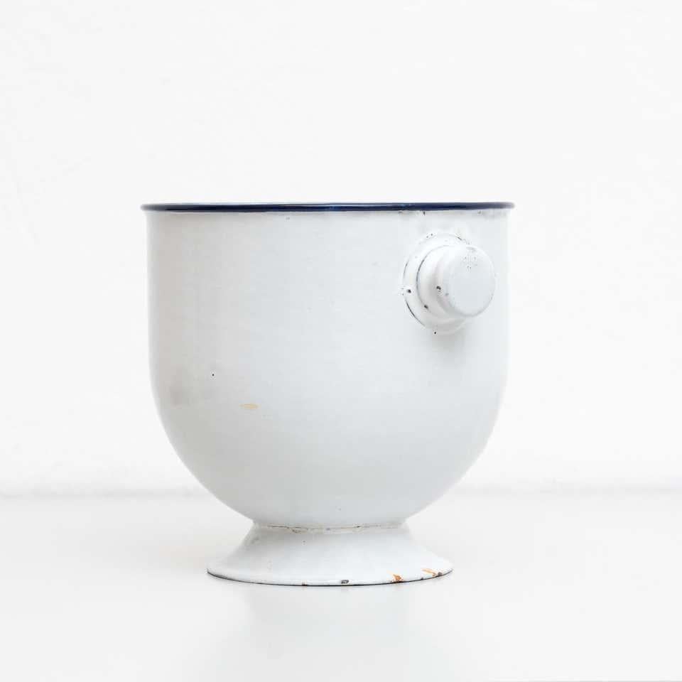 Metà XX secolo Vaso di metallo vintage - Spagna, CIRCA 1930 in vendita