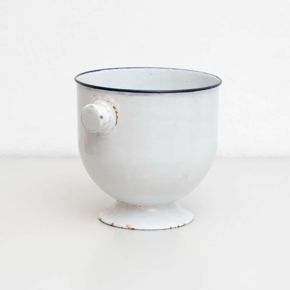 Vaso di metallo vintage - Spagna, CIRCA 1930 in vendita 1