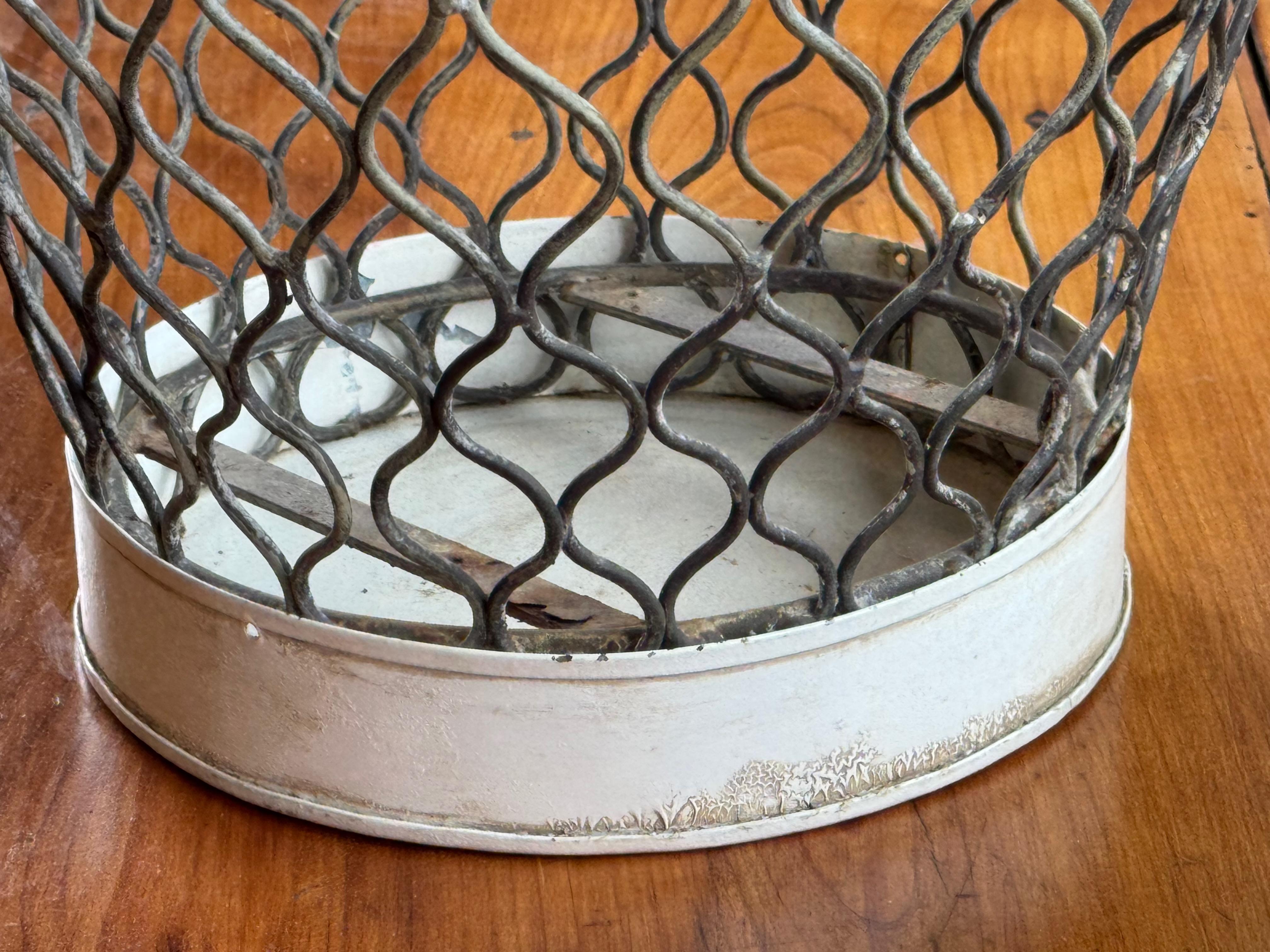 Mid-20th Century Vintage Metal Wire Basket With Solid Base For Sale
