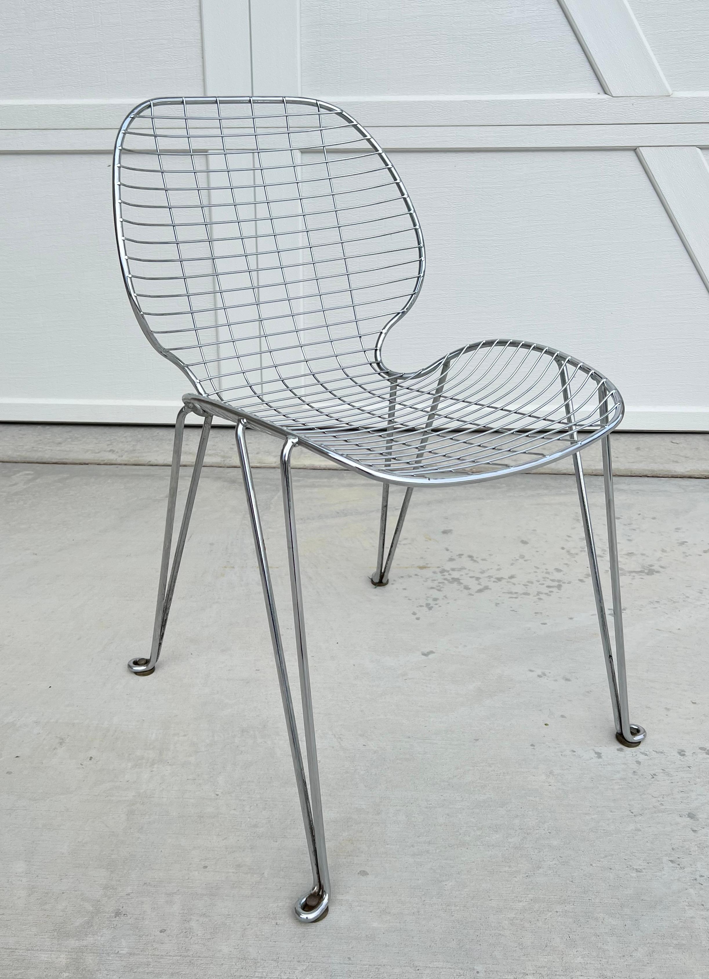 Mid-Century Modern Vintage Metal Wire Chairs With Hairpin Legs - Set of Four For Sale