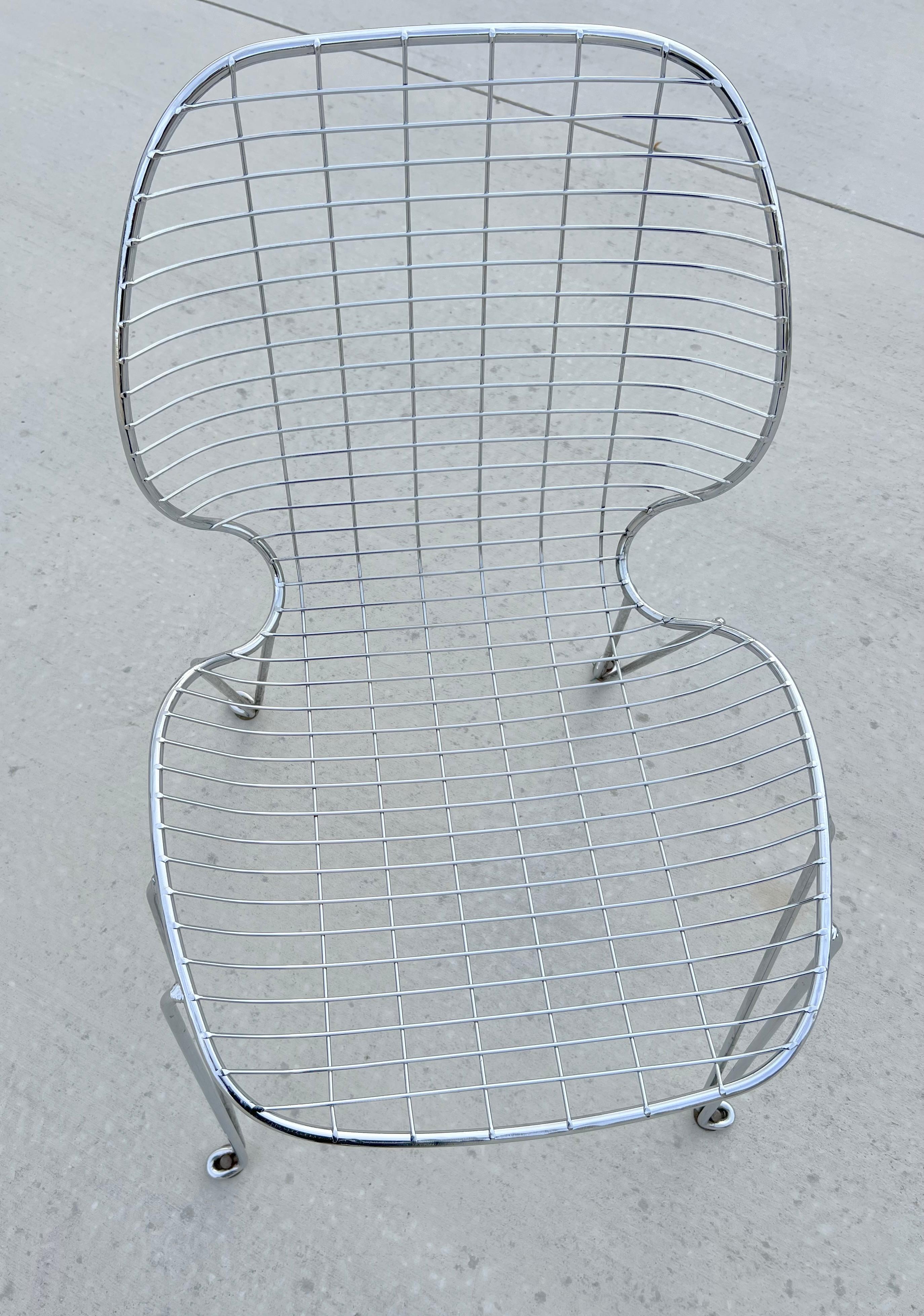 Vintage Metal Wire Chairs With Hairpin Legs - Set of Four For Sale 1