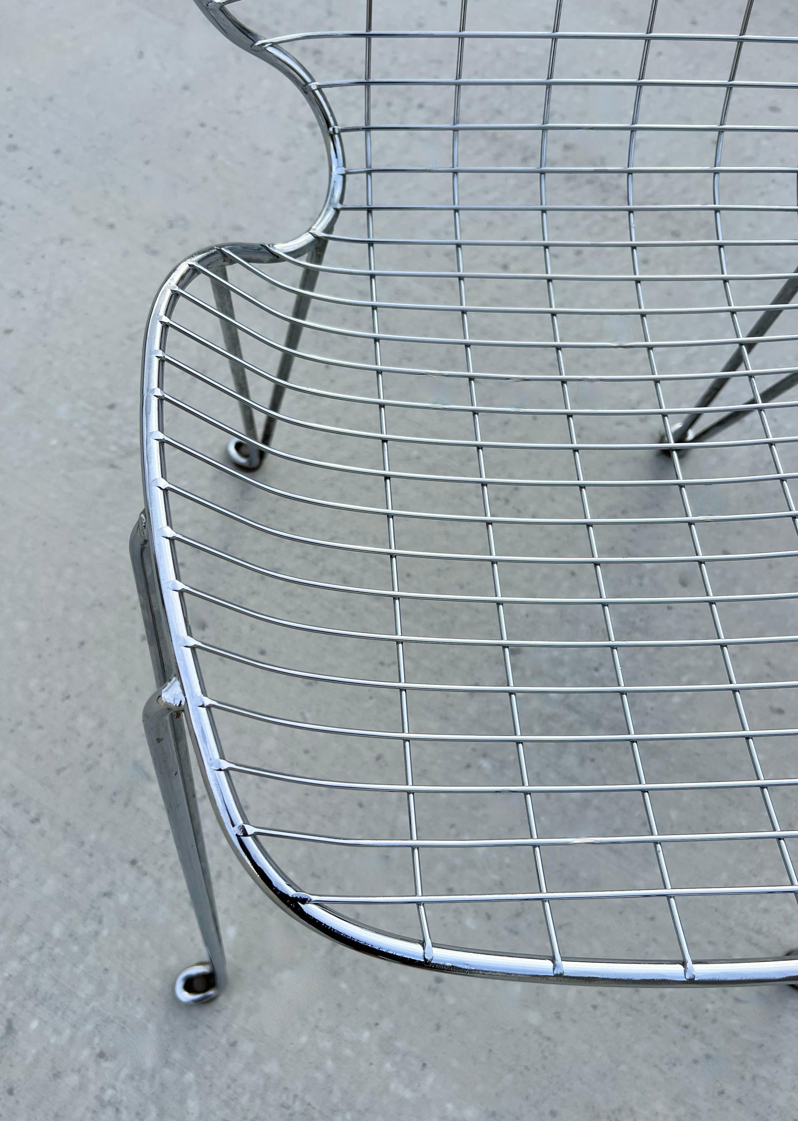 Vintage Metal Wire Chairs With Hairpin Legs - Set of Four For Sale 2