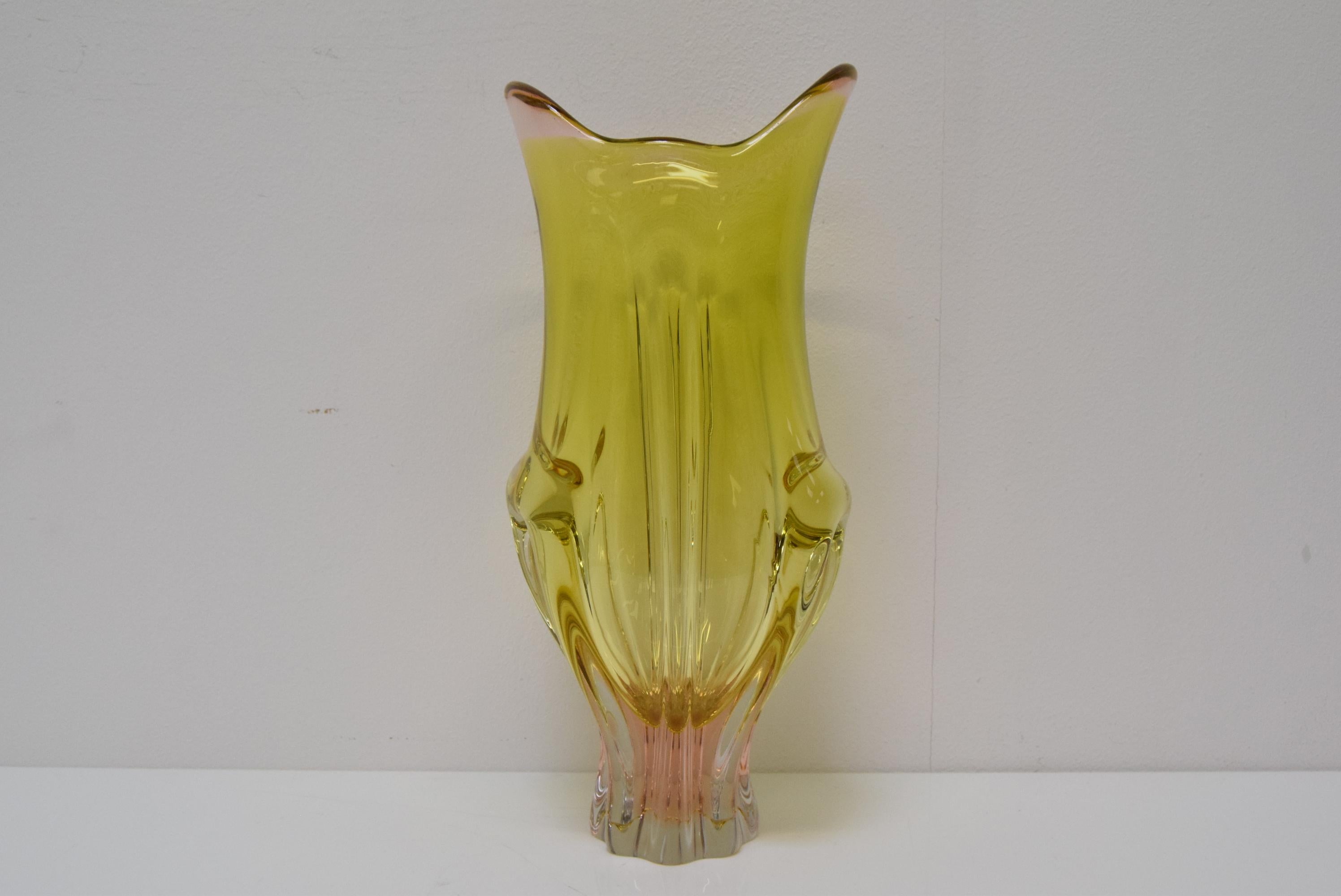 Mid-Century Modern Vase en verre métallisé vintage, conçu par Josef Hospodka pour Chribska, années 1960 en vente