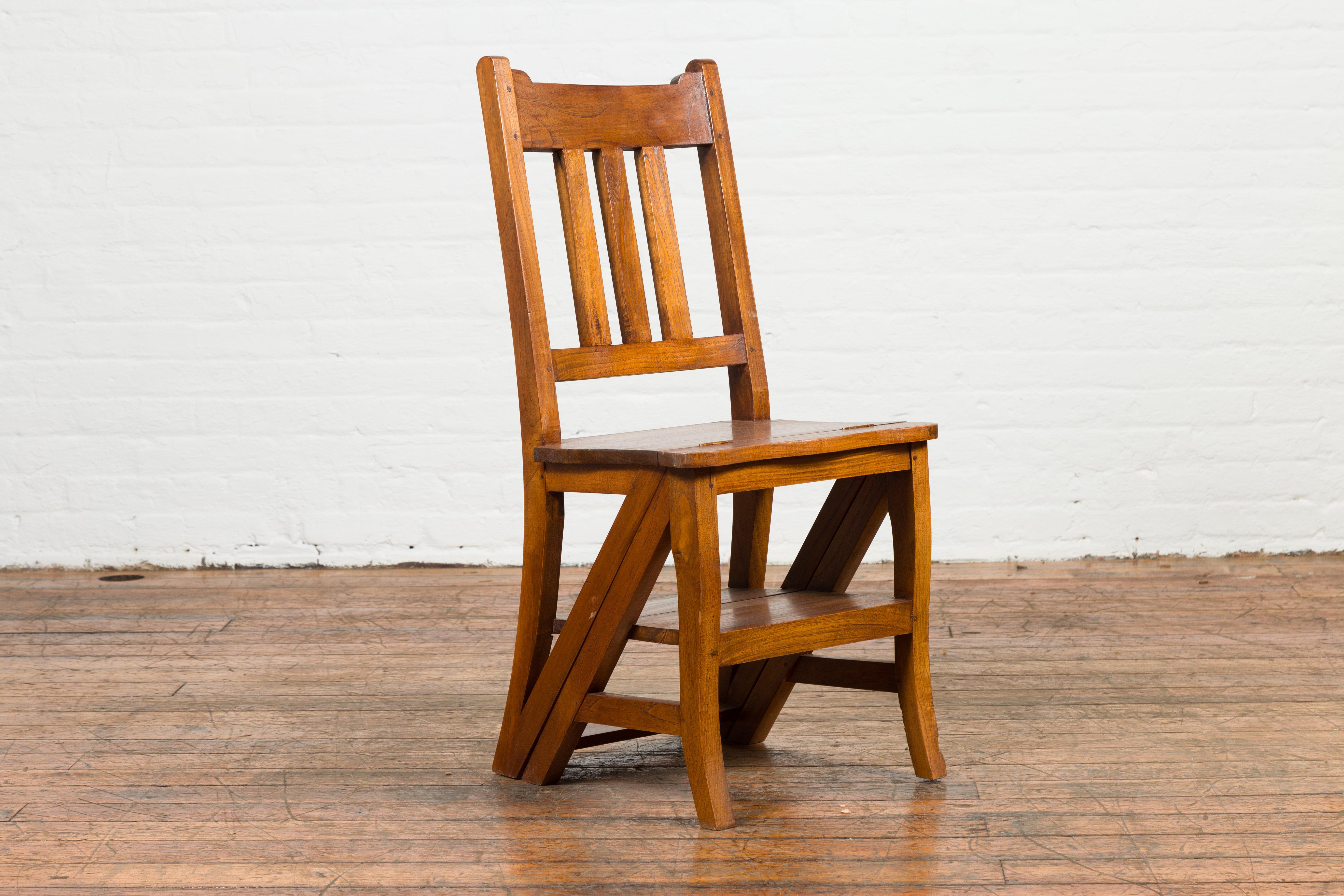 Klappbarer Beistellstuhl aus indianischem Holz, Metamorphic, Stuhl mit Stuhlleiter im Zustand „Gut“ im Angebot in Yonkers, NY