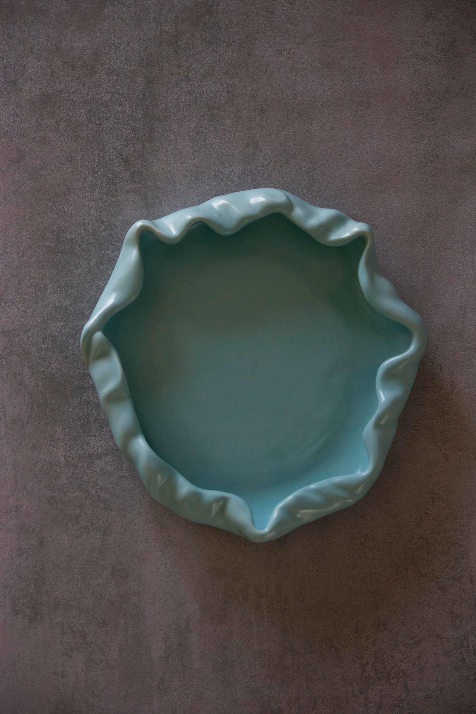 Vintage Metlox PoppyTrail Turquoise Free Form Ruffled Bowl In Good Condition For Sale In Los Angeles, CA