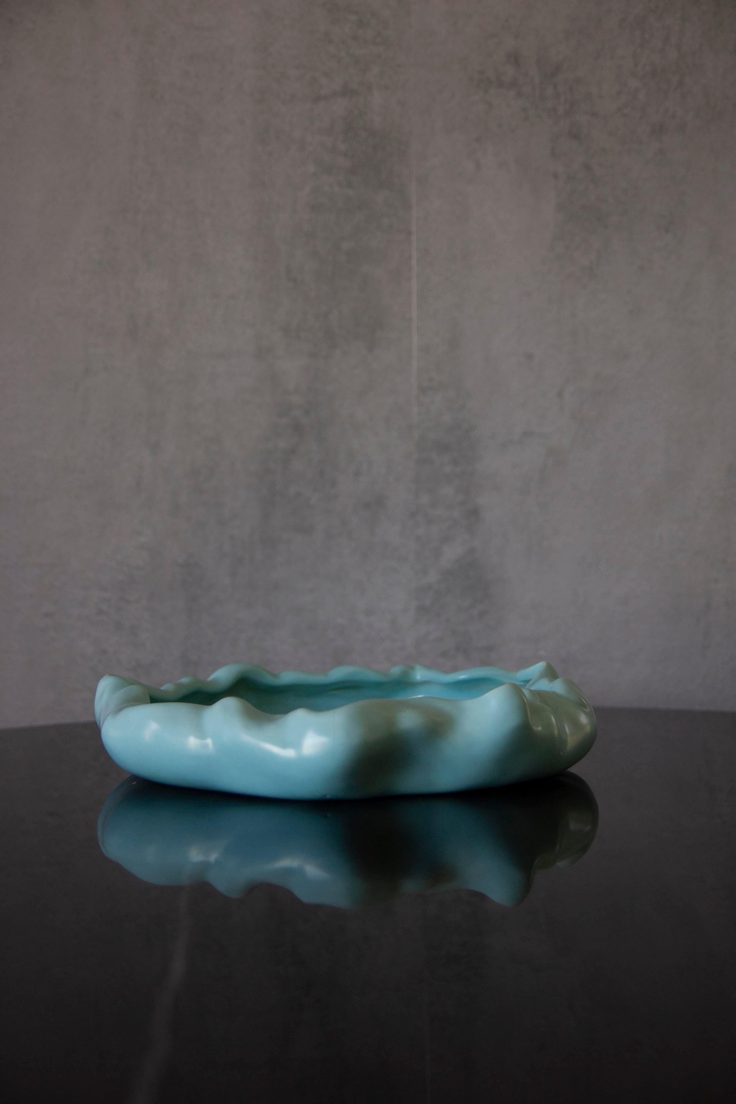 20th Century Vintage Metlox PoppyTrail Turquoise Free Form Ruffled Bowl For Sale
