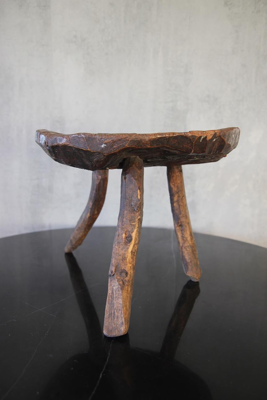 Vintage Mexican 3 legs Primitive Mesquite Stool  In Good Condition For Sale In Los Angeles, CA