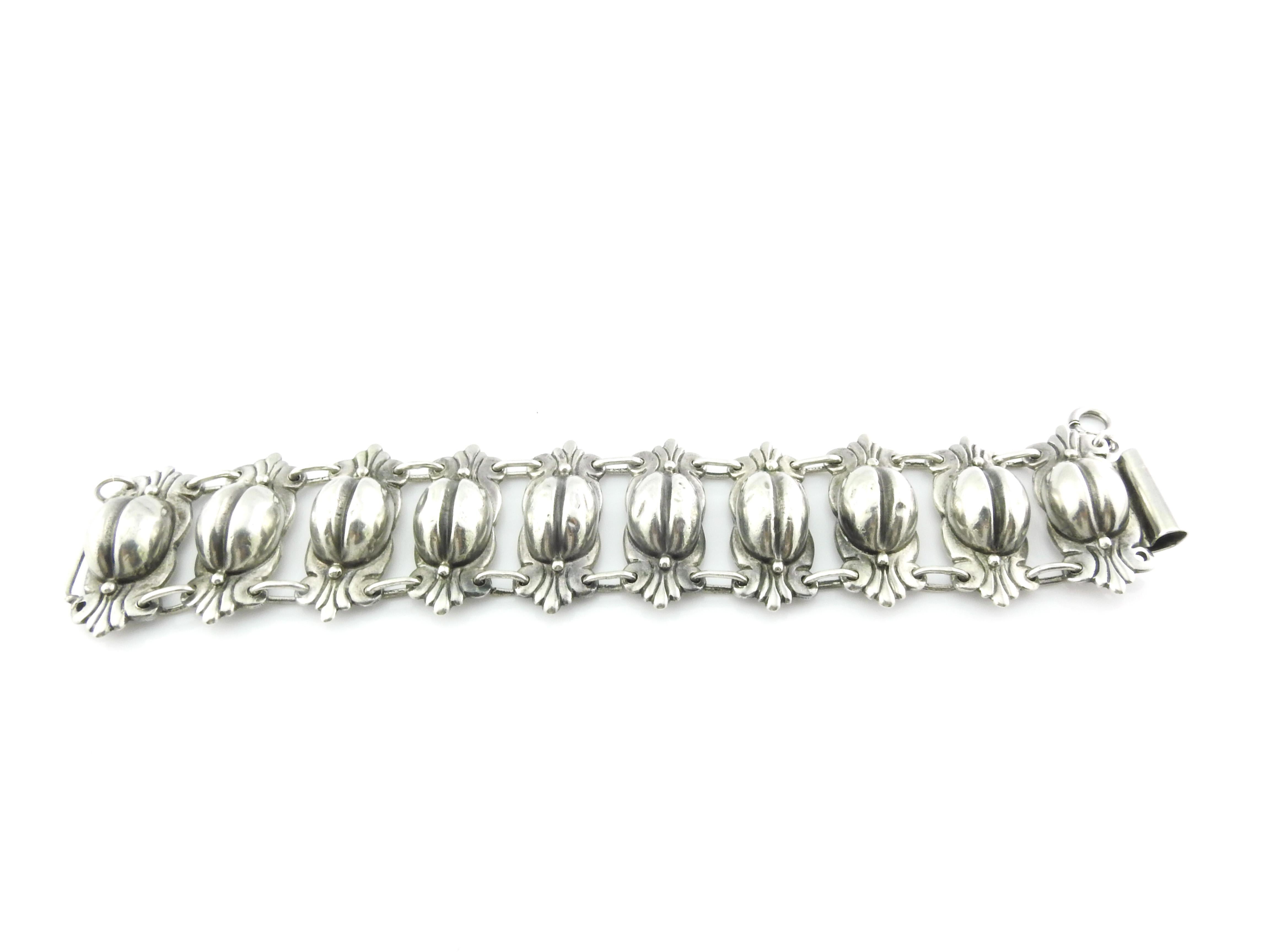 Vintage Mexican 850 Silver Coffee Bean & Foliage Link Bracelet

This is a very ornate and very heavy old Mexican silver bracelet with a wonderful coffee bean and foliage design and safety chain. The bracelet is comprised of 10 large coffee bean