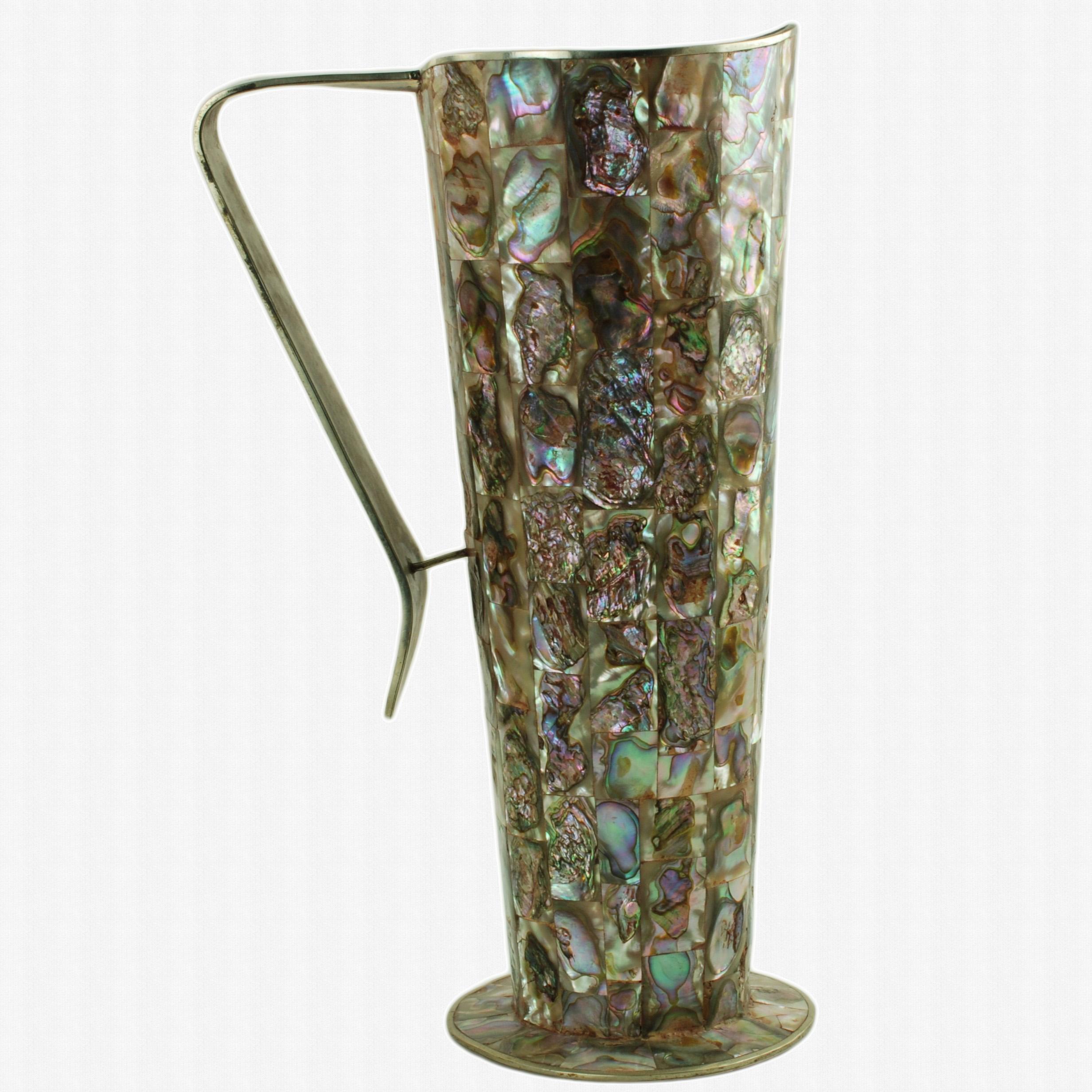 Messicano Brocche messicane d'epoca in alpaca con piastrelle in abalone intarsiate, set di due pezzi in vendita
