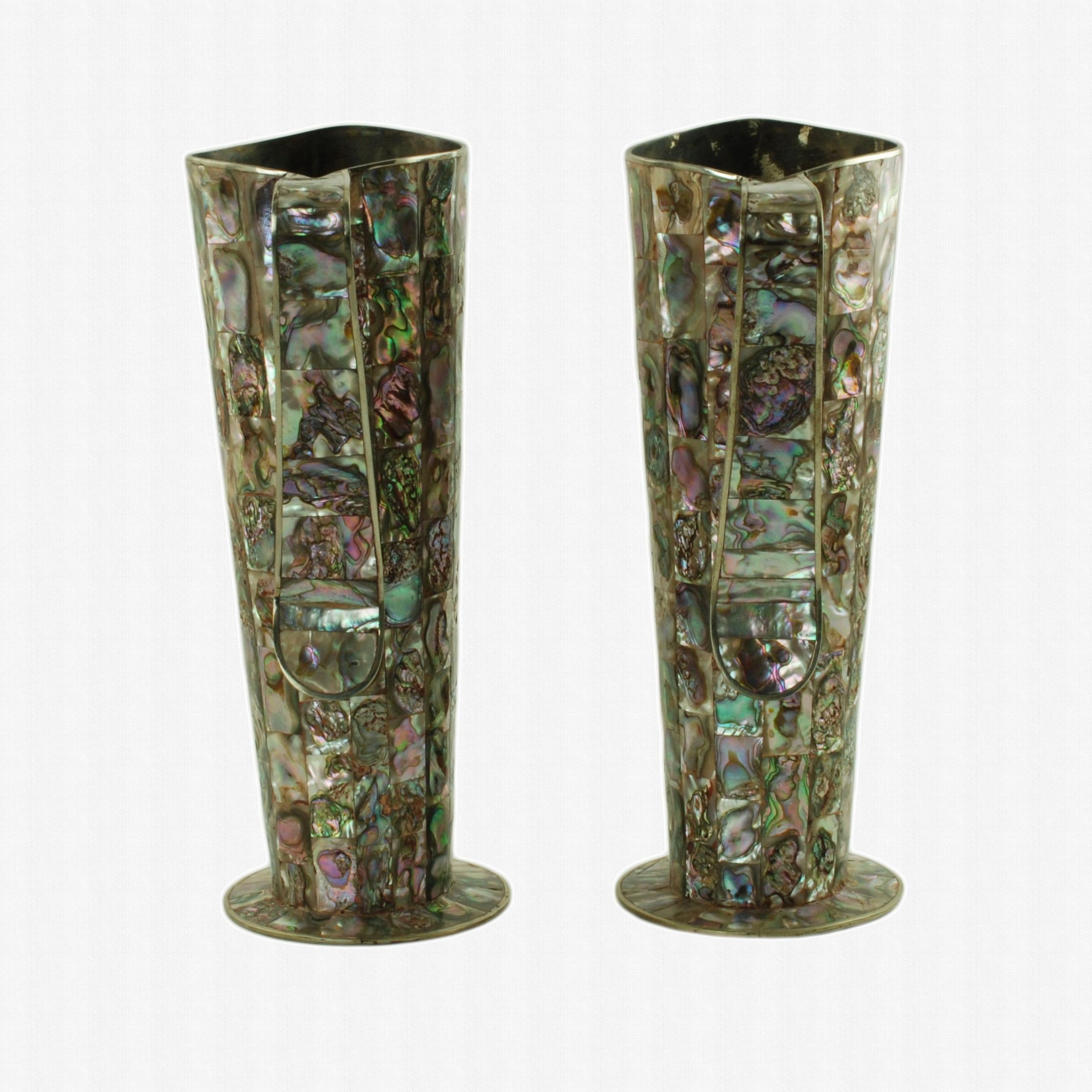 Brocche messicane d'epoca in alpaca con piastrelle in abalone intarsiate, set di due pezzi In condizioni buone in vendita a Cincinnati, OH