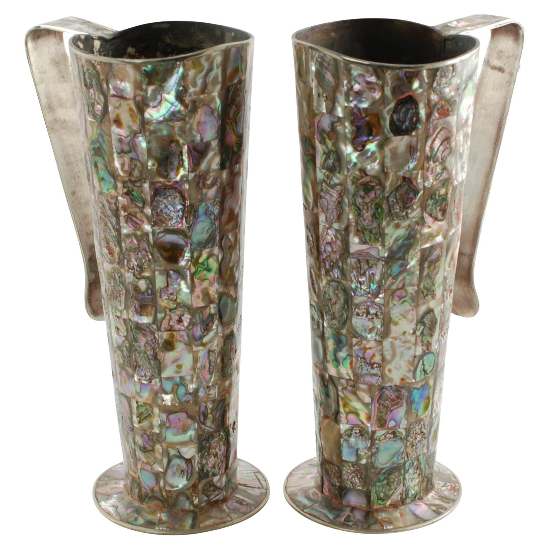 Brocche messicane d'epoca in alpaca con piastrelle in abalone intarsiate, set di due pezzi