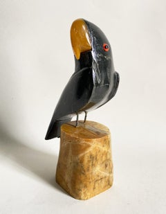 Vintage-Skulptur eines Tukans aus geschnitztem mexikanischem Stein, aus schwarzem und honigfarbenem Onyx, um die 1970er Jahre