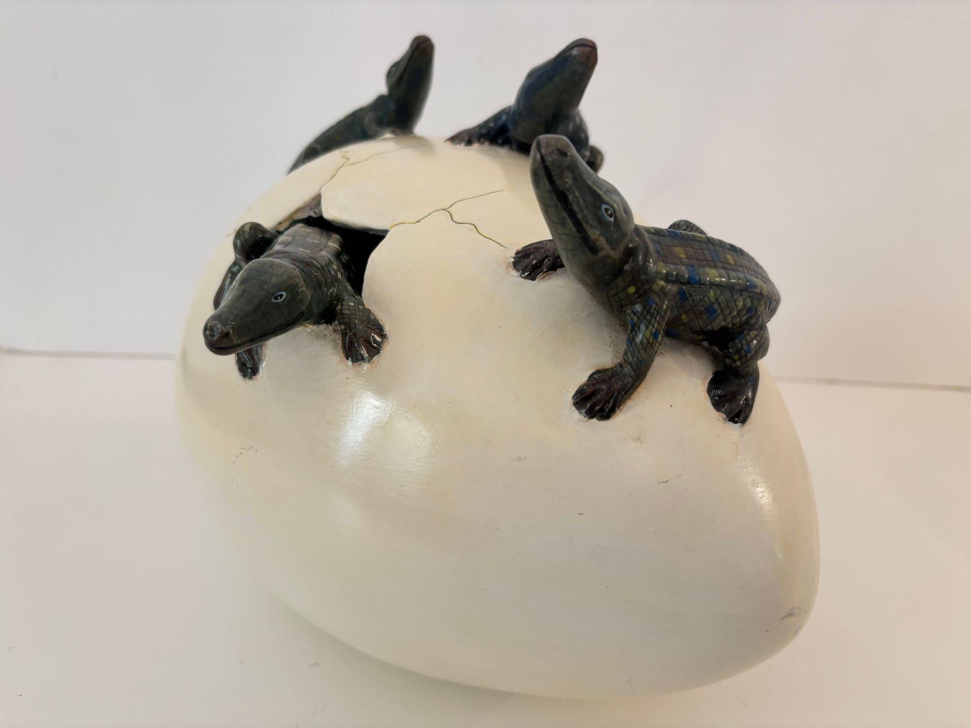 Vintage Mexican Ceramic Sculpture of Hatching Alligators Signed by Nacho Mejia Bon état - En vente à North Hollywood, CA