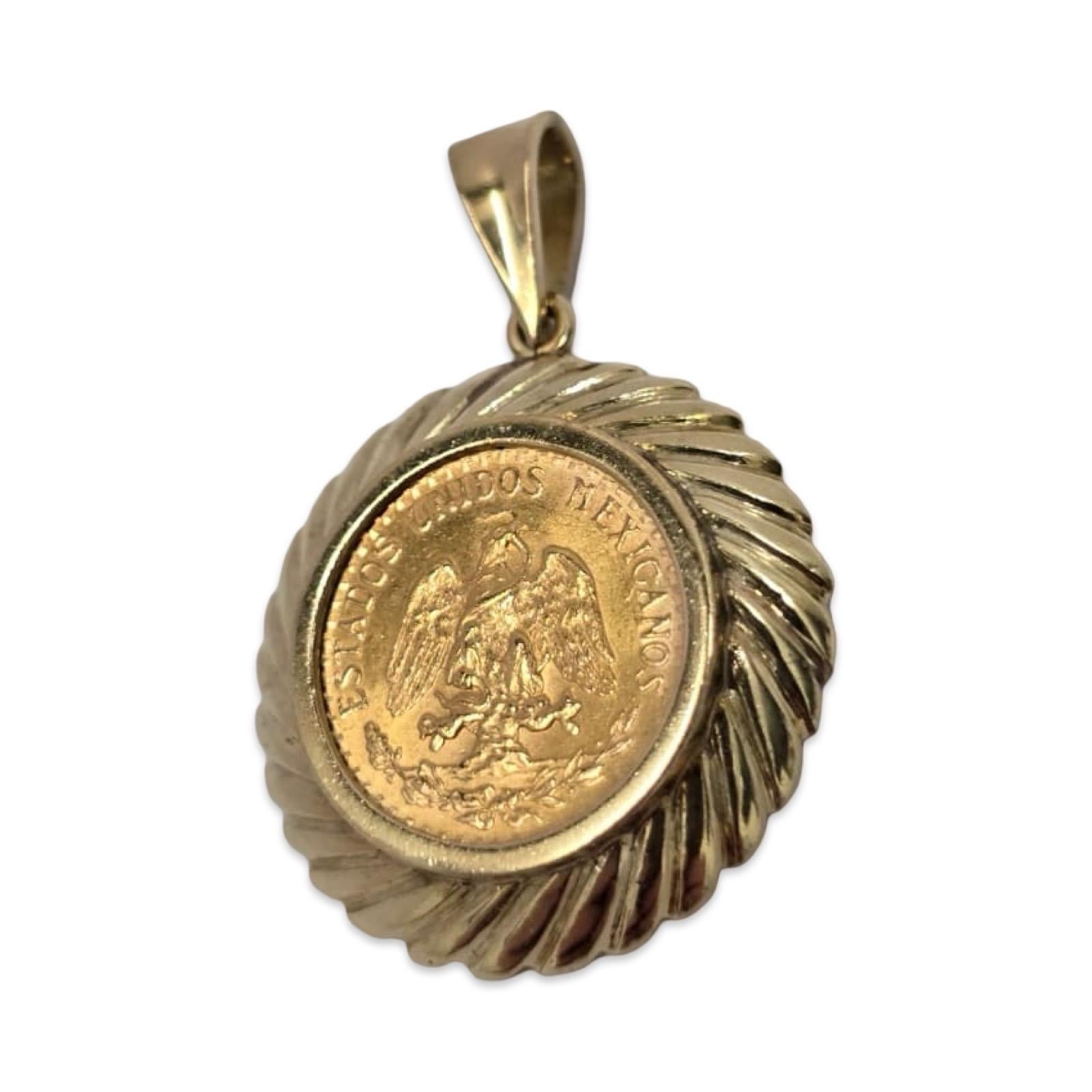 Ciondolo con moneta d'epoca messicana Dos Pesos in oro 21,6K con castone in corda 14K In condizioni ottime in vendita a Miami, FL
