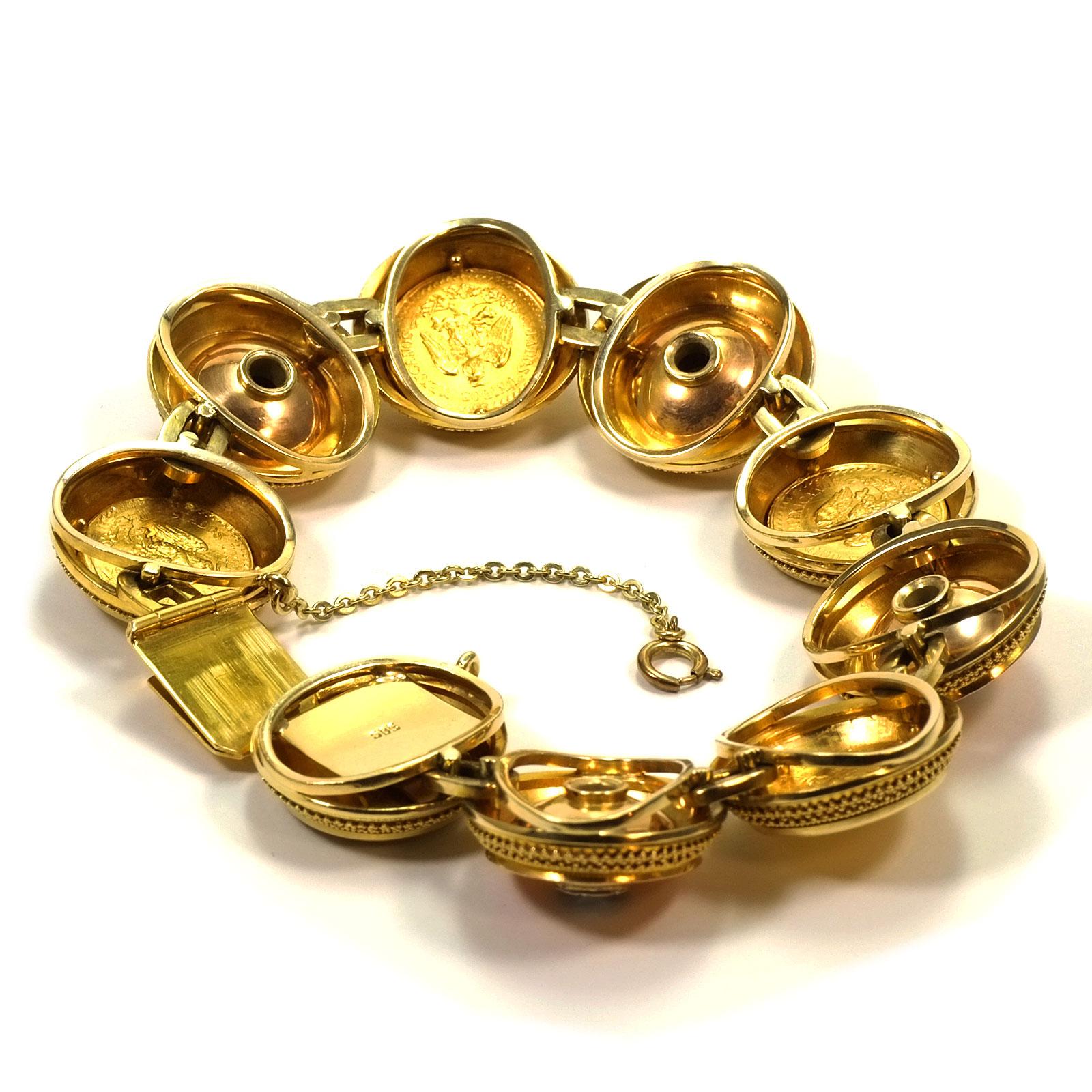 Vintage Mexican Dos Y Meso Peso Gold Coin Bracelet with 0.2 Carat Diamonds In Good Condition For Sale In Goettingen, DE