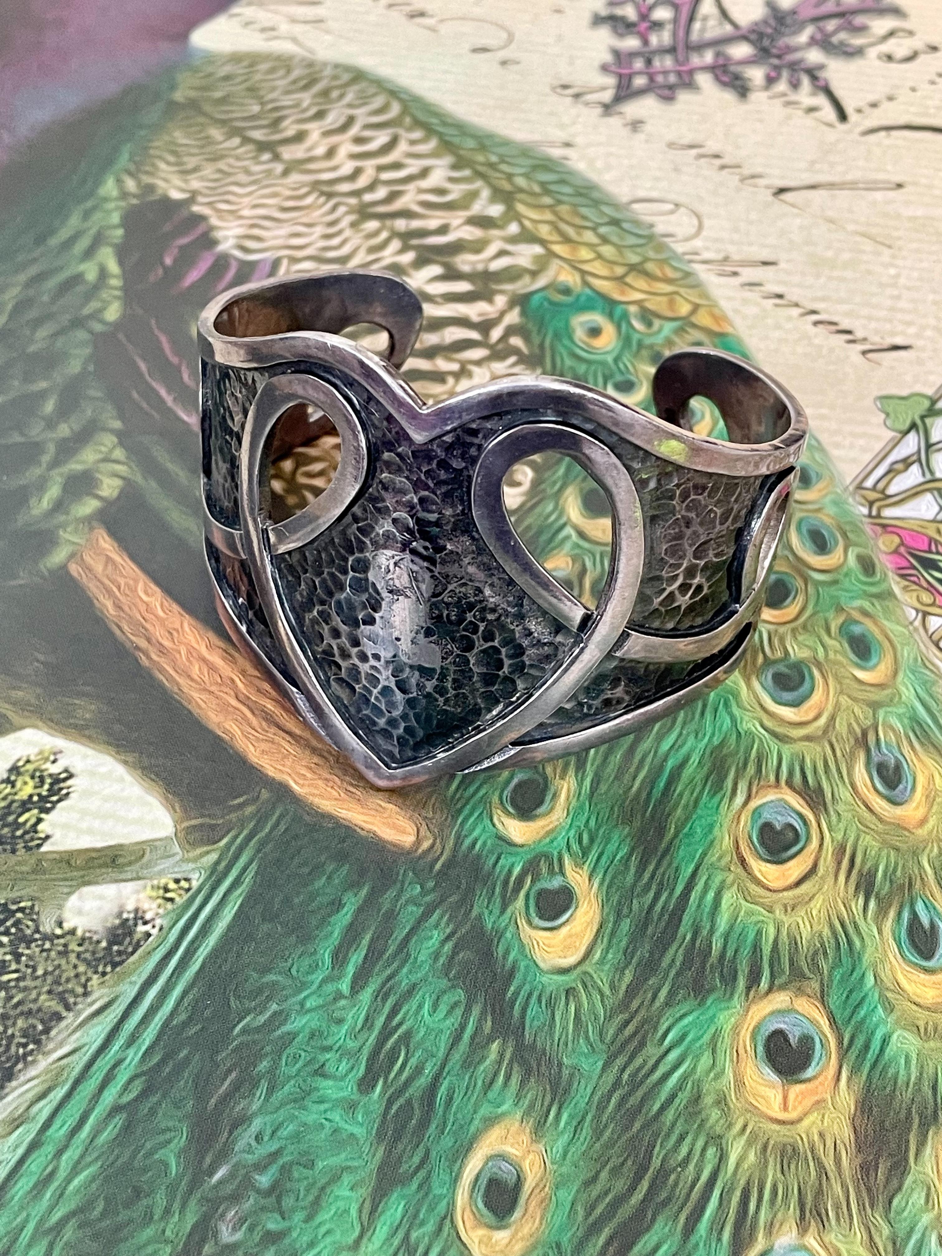 Women's or Men's Vintage Mexican Margot de Taxco Heart-Shaped Sterling Silver Bracelet Cuff For Sale