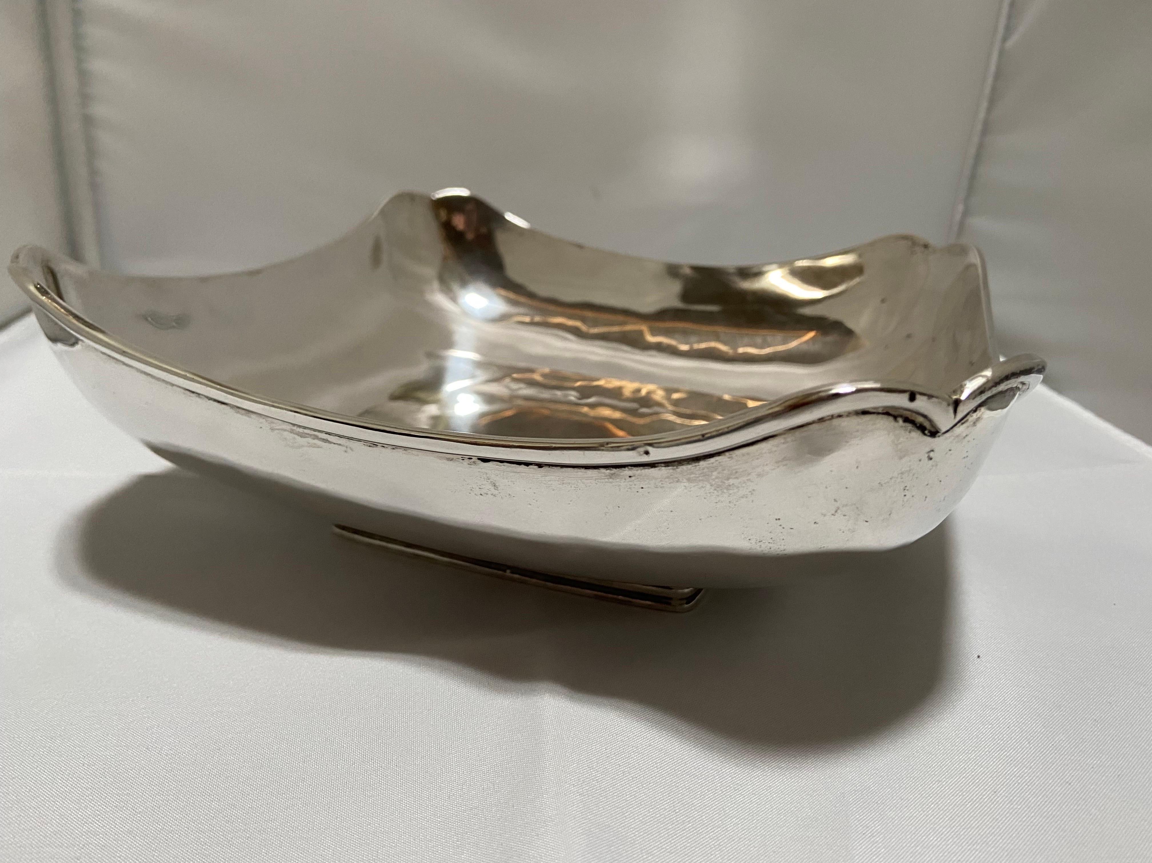 20th Century Vintage Mexican Mid-Century Modern Sterling Silver Scalloped Bowl by C. Zurita For Sale