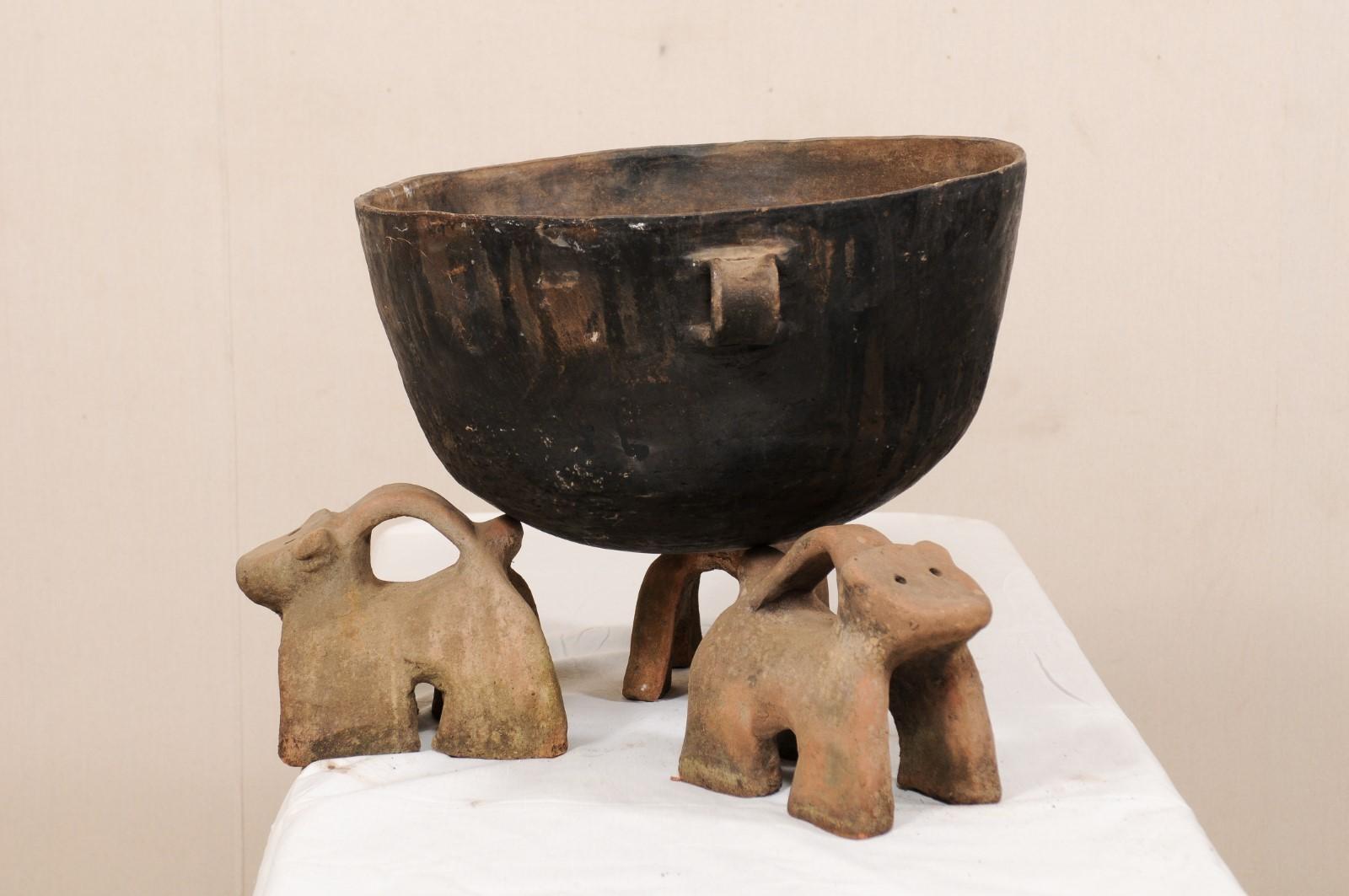 Hand-Crafted Vintage Mexican Mole Cooking Pot with 'Fire-Dog' Feet For Sale