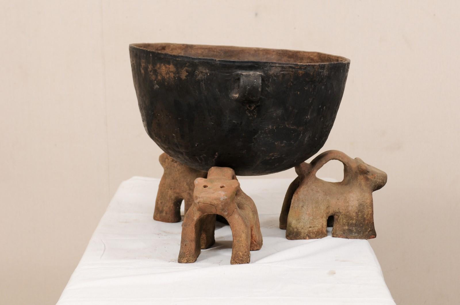 20th Century Vintage Mexican Mole Cooking Pot with 'Fire-Dog' Feet For Sale