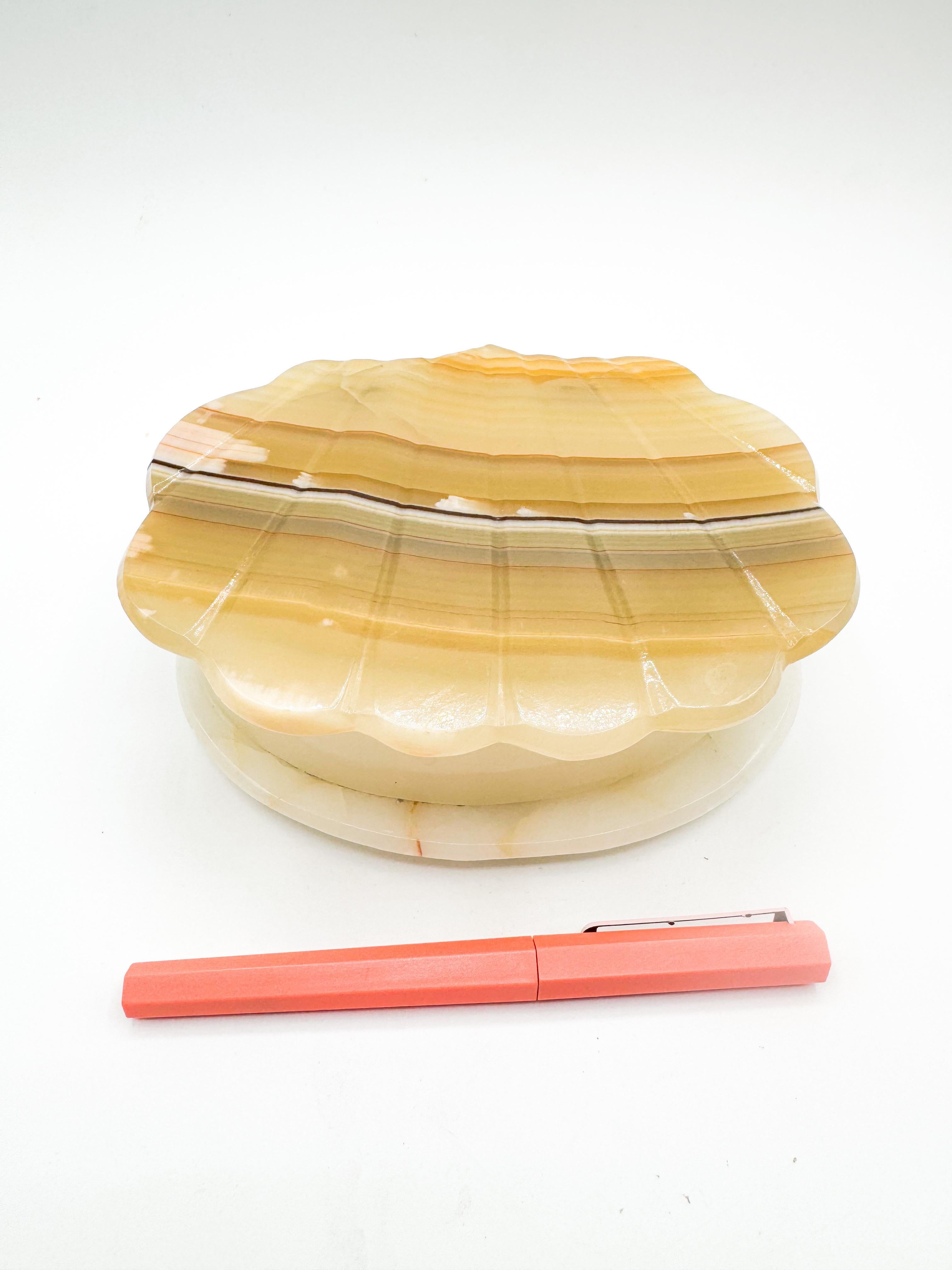 Vintage Mexican Onyx Shell-Shaped Lidded Trinket Box Mid Century 1970s For Sale 4