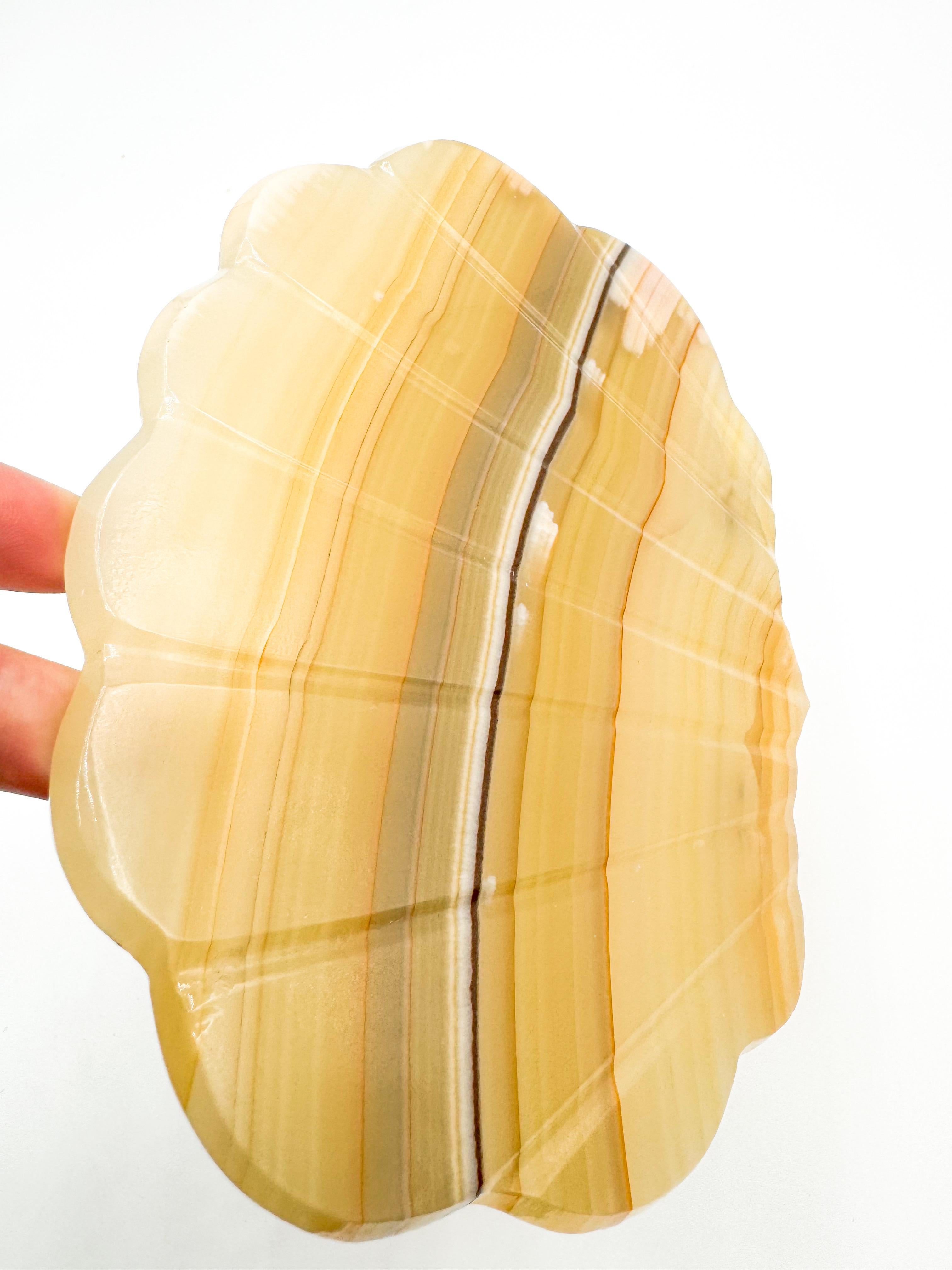 20th Century Vintage Mexican Onyx Shell-Shaped Lidded Trinket Box Mid Century 1970s For Sale