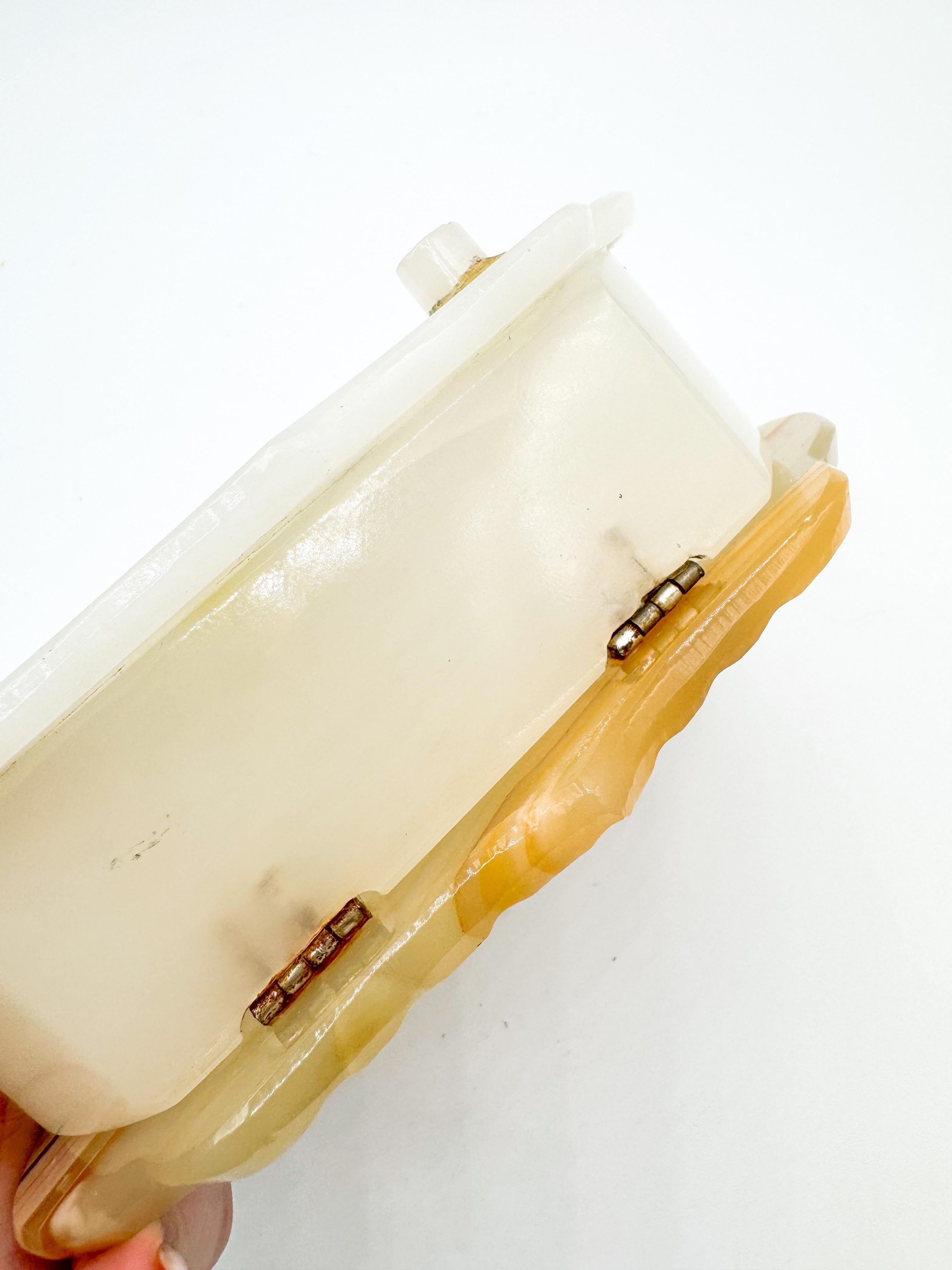 Vintage Mexican Onyx Shell-Shaped Lidded Trinket Box Mid Century 1970s For Sale 1