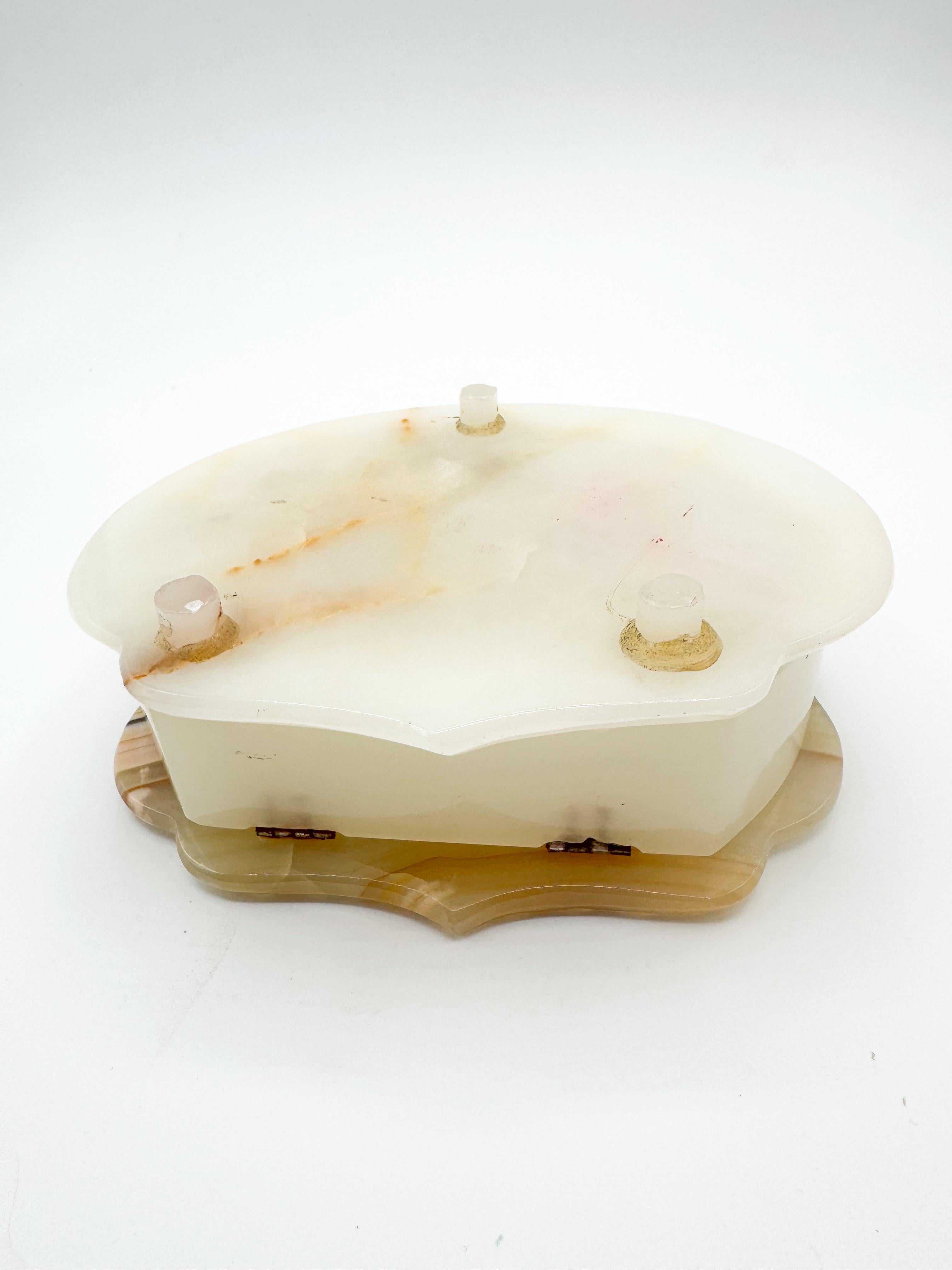 Vintage Mexican Onyx Shell-Shaped Lidded Trinket Box Mid Century 1970s For Sale 2