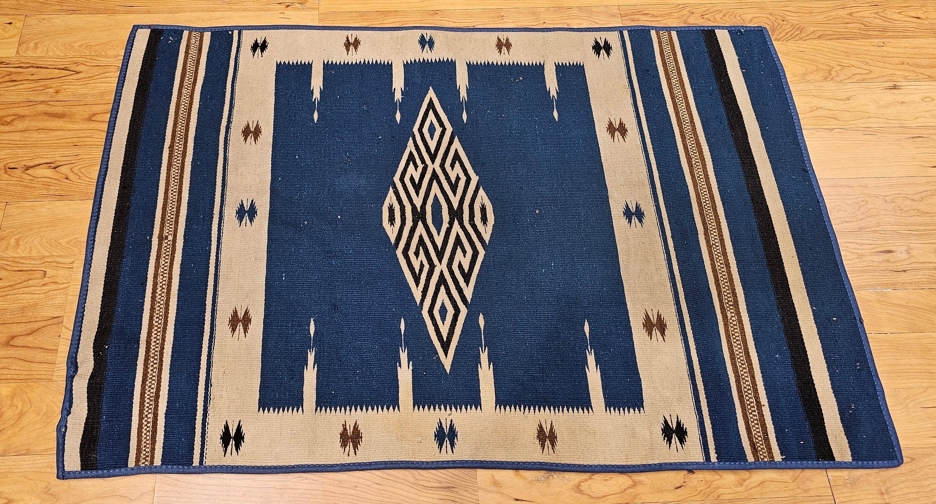 Antigua manta mexicana de tejido plano de Saltillo Serape Kilim en azul real, marfil en venta 5