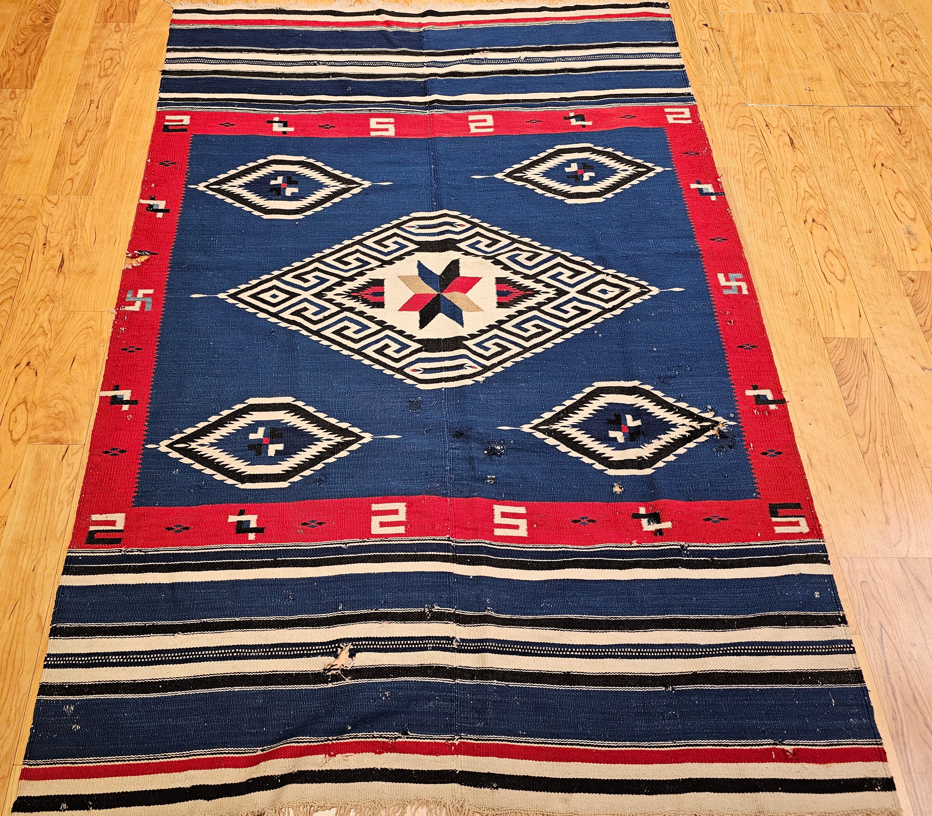 Antique kilim mexicain Saltillo Serape tissé à plat en bleu royal, rouge, ivoire en vente 6