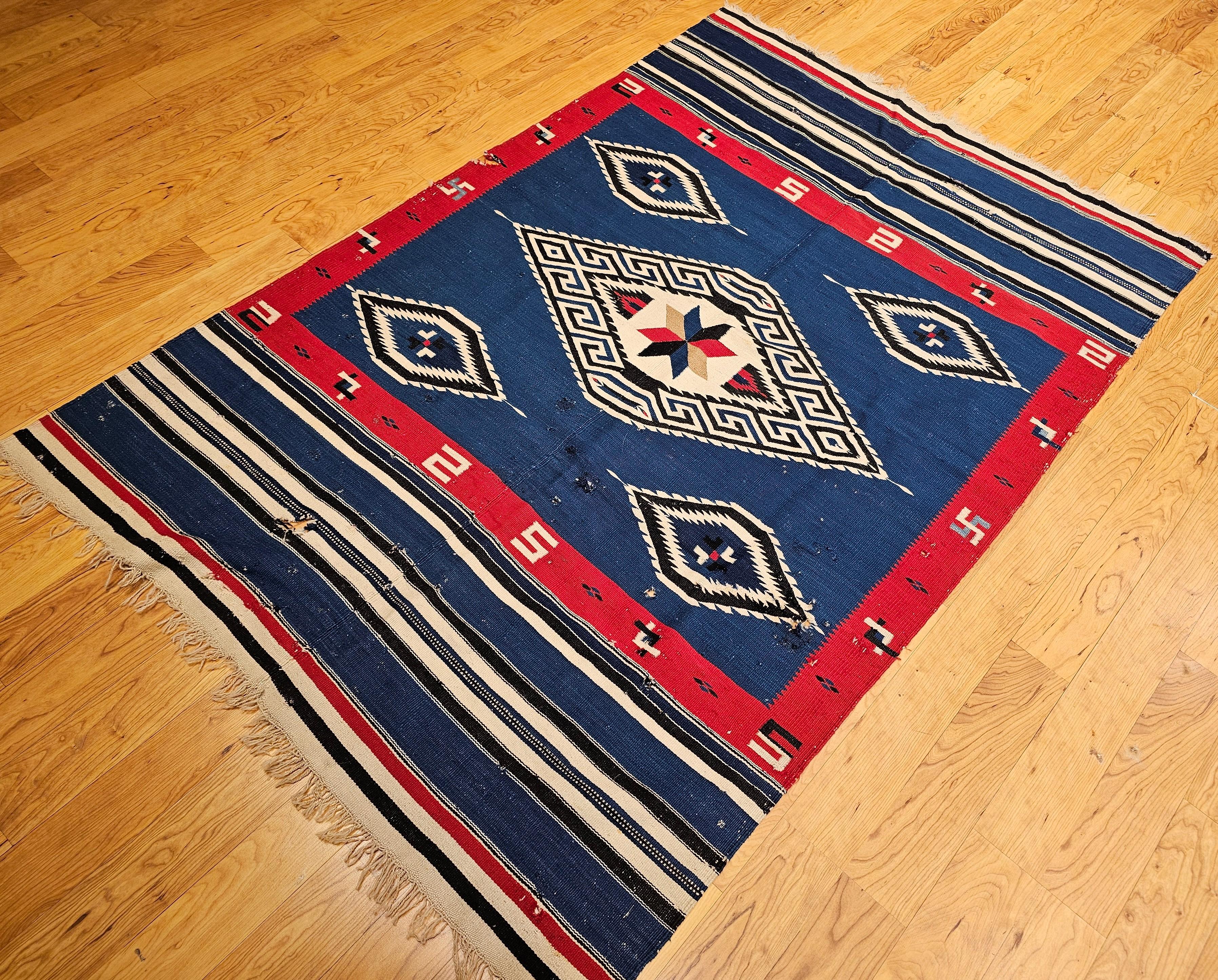 Antique kilim mexicain Saltillo Serape tissé à plat en bleu royal, rouge, ivoire en vente 7