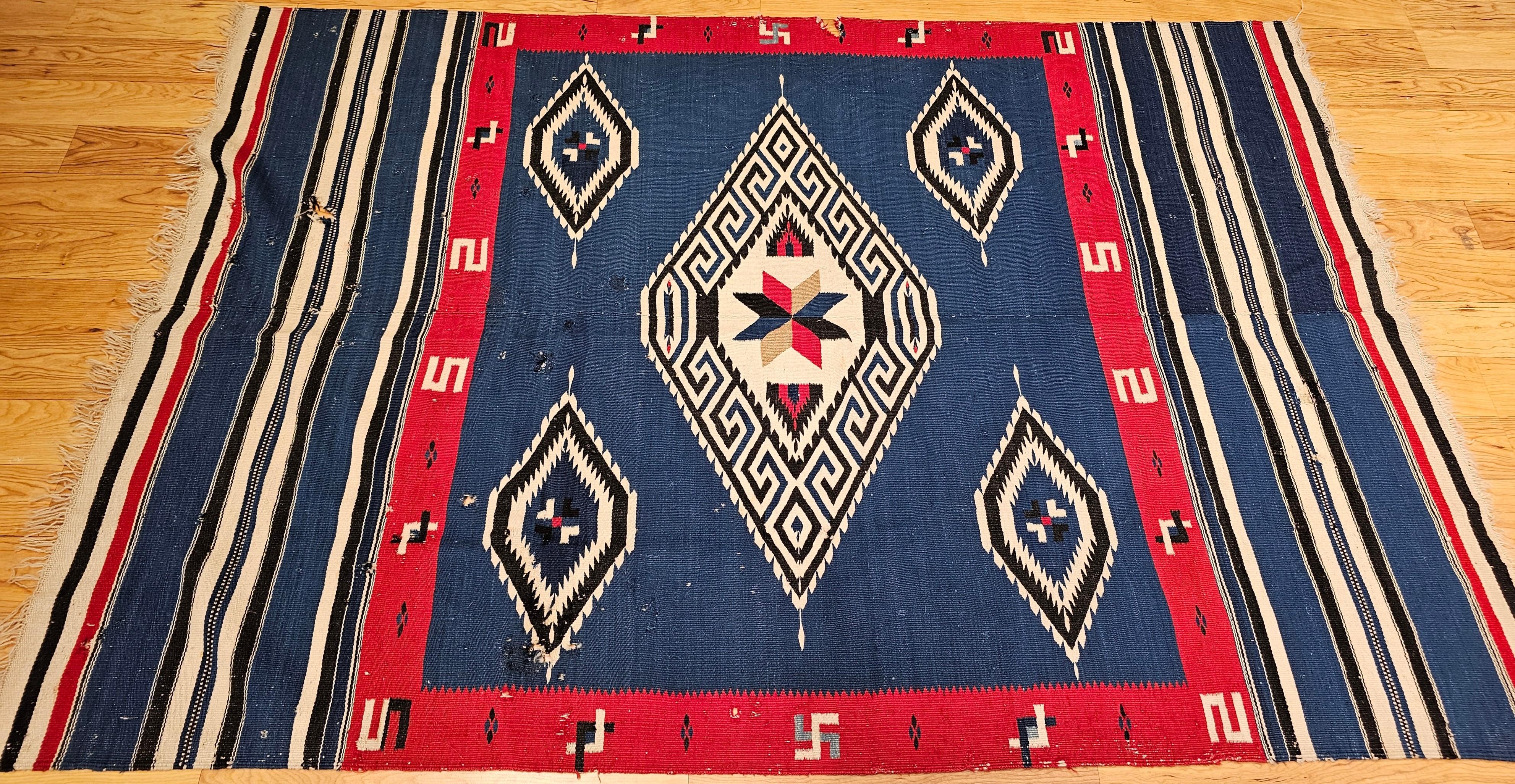 Antique kilim mexicain Saltillo Serape tissé à plat en bleu royal, rouge, ivoire en vente 8