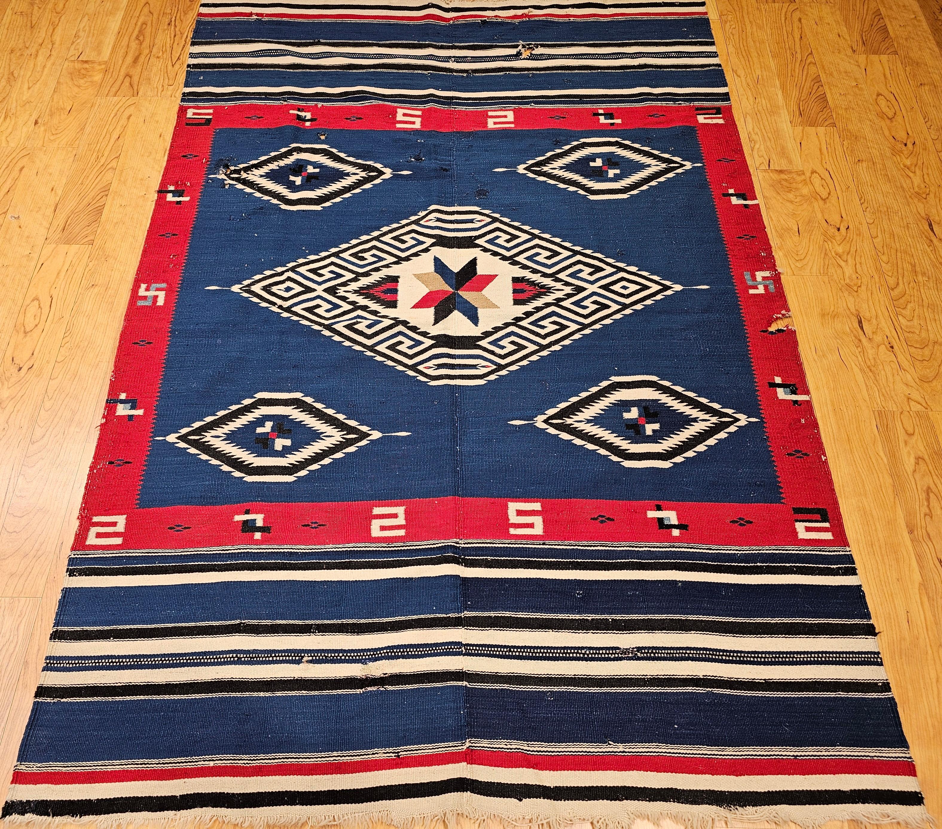 Antique kilim mexicain Saltillo Serape tissé à plat en bleu royal, rouge, ivoire en vente 10