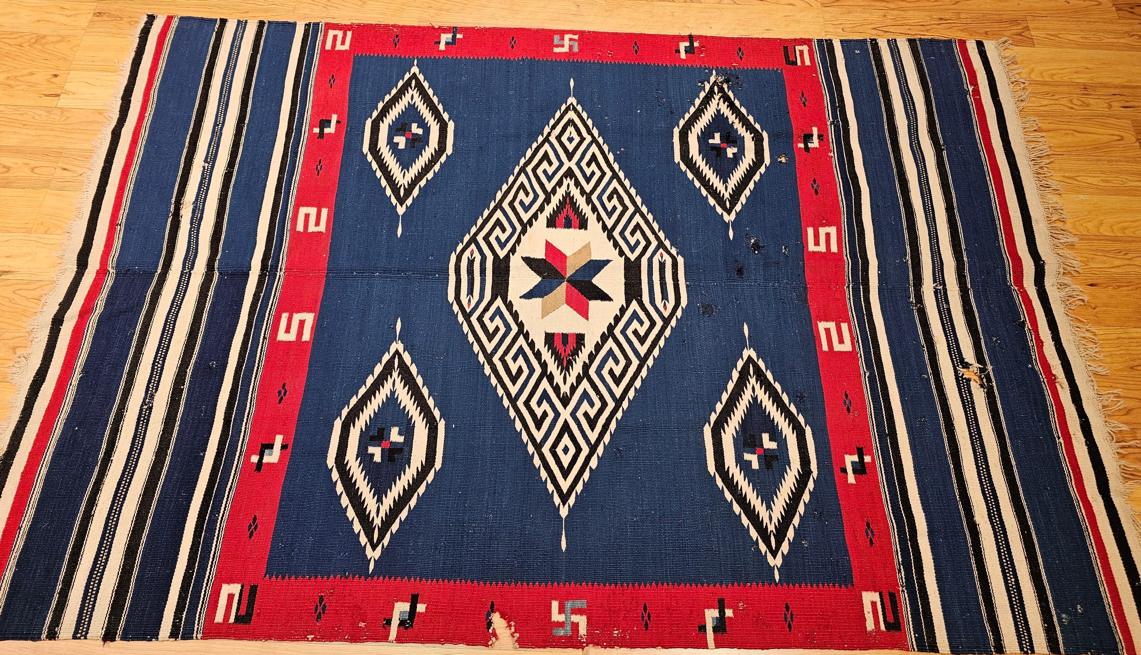 Antique kilim mexicain Saltillo Serape tissé à plat en bleu royal, rouge, ivoire en vente 12