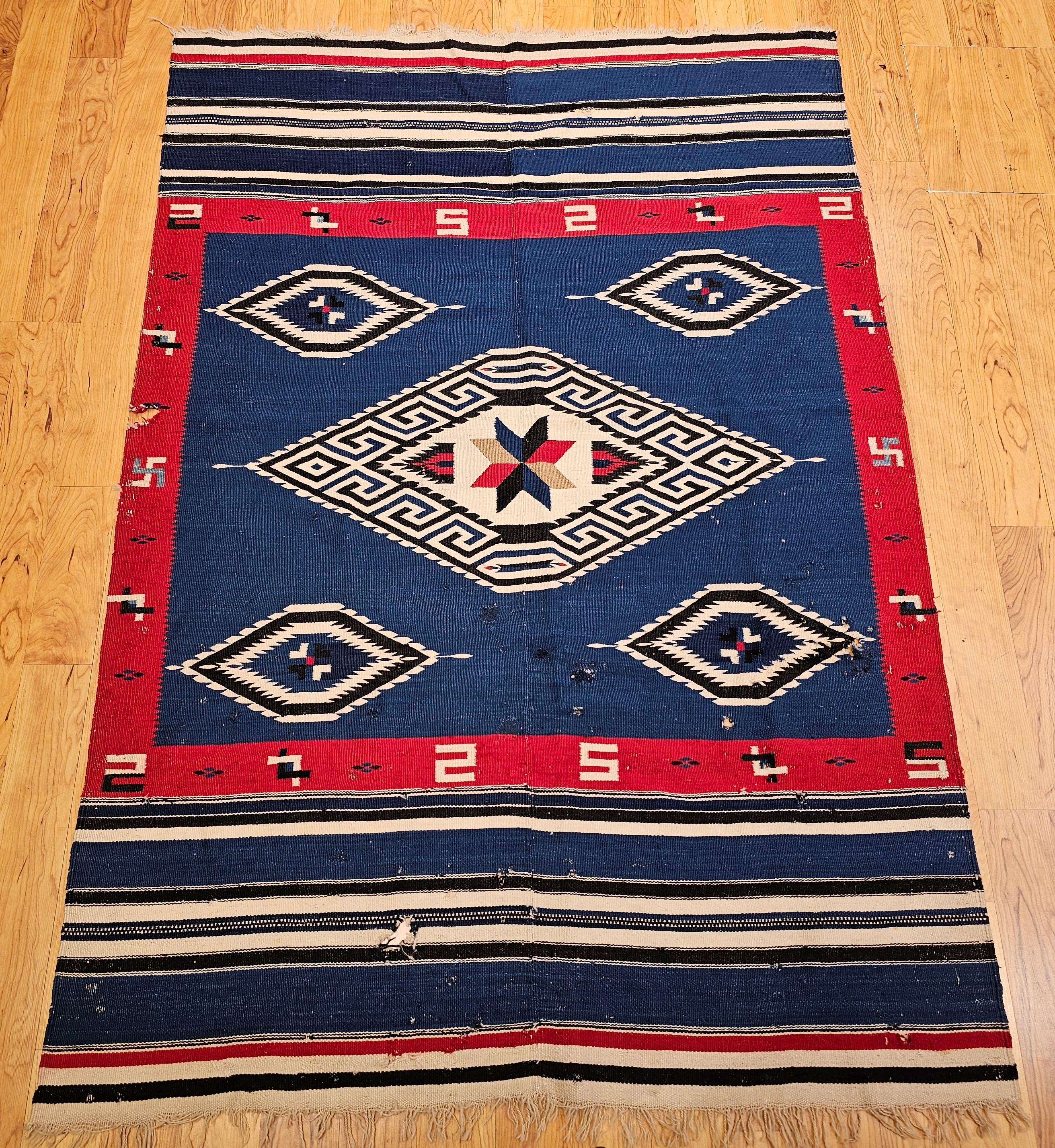 Antique kilim mexicain Saltillo Serape tissé à plat en bleu royal, rouge, ivoire en vente 13