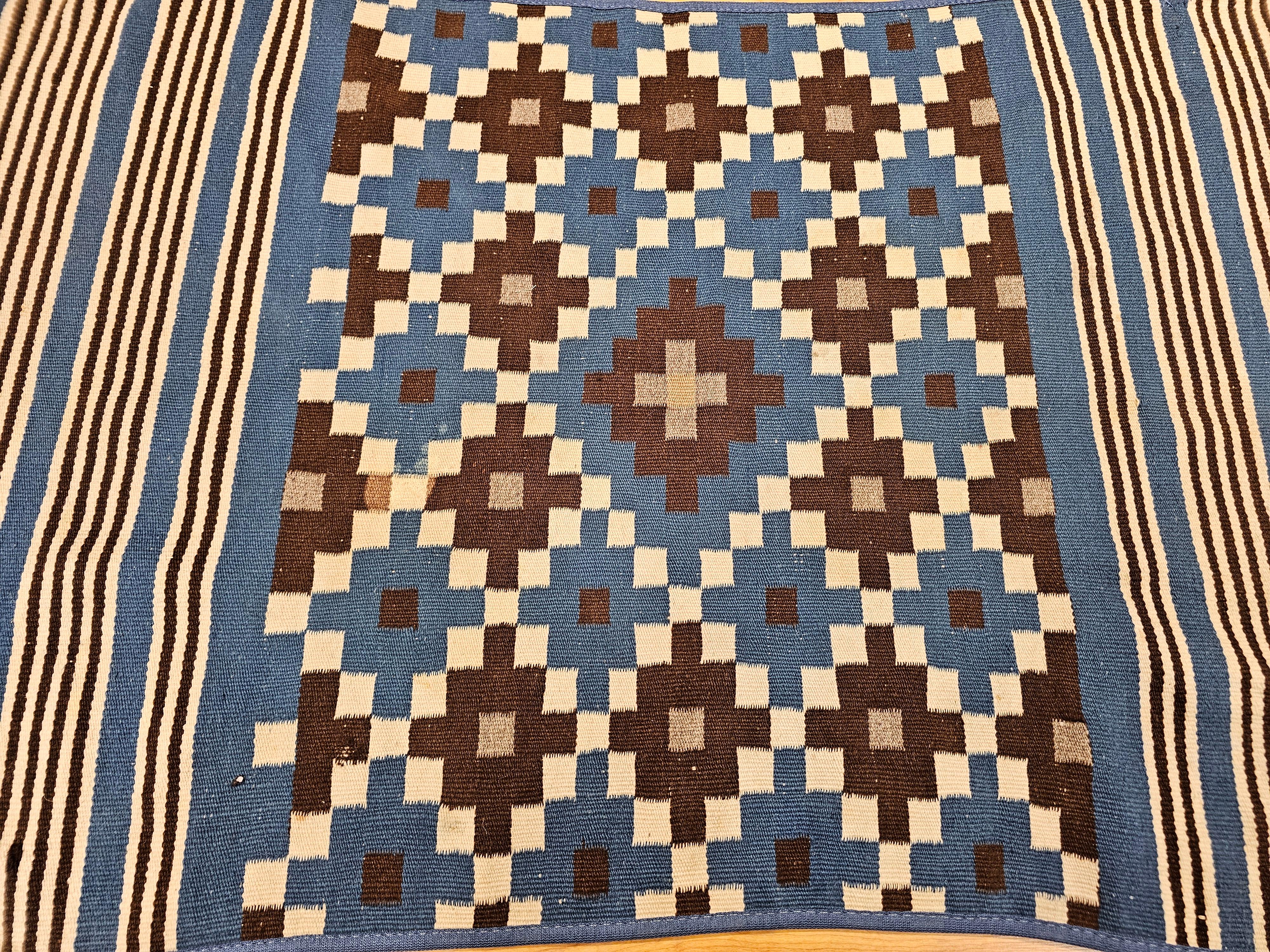 Antike mexikanische Saltillo Serape flachgewebte Kilim-Decke mit Königsblau, Elfenbein (Mexikanisch) im Angebot