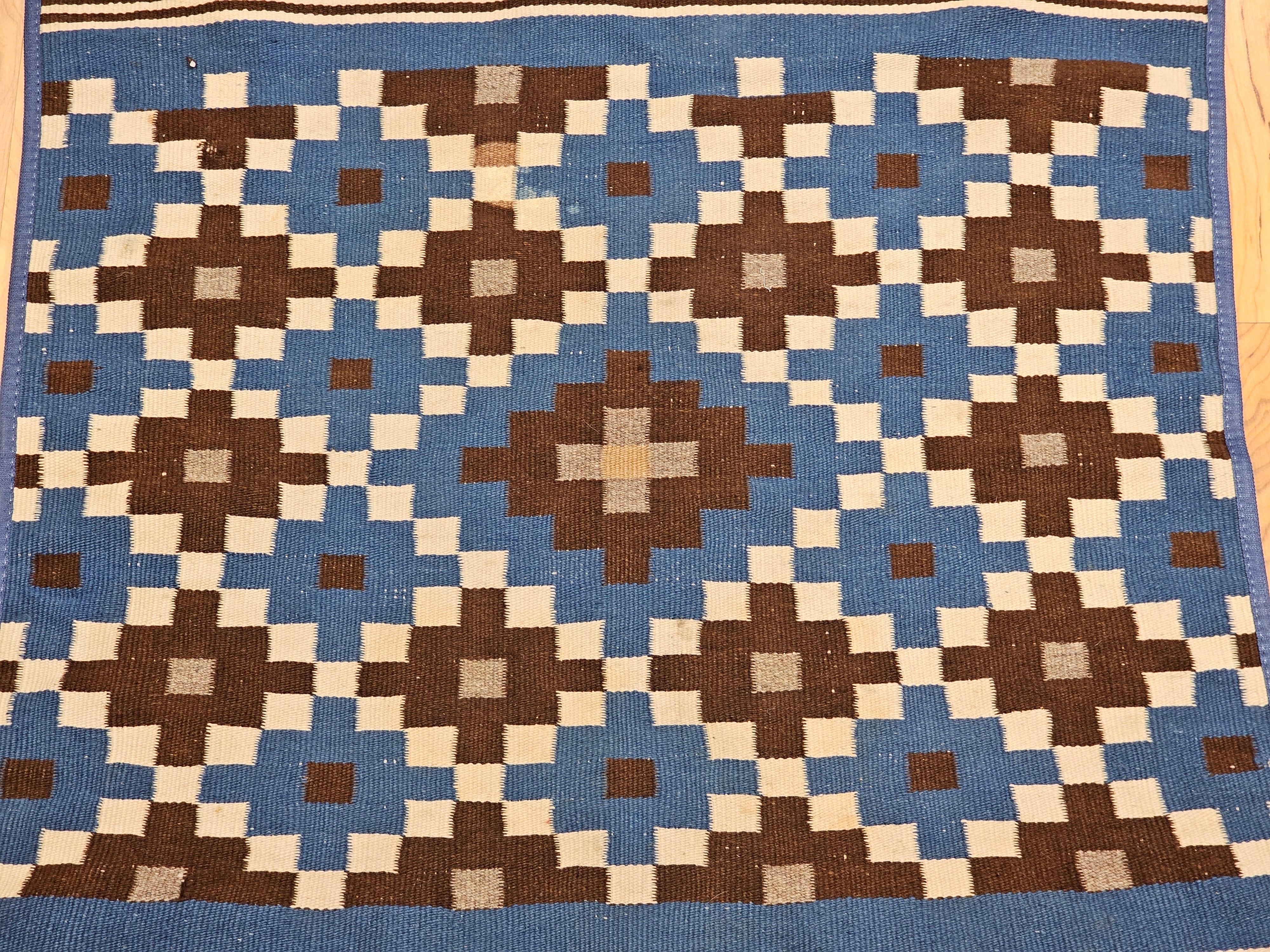 Antike mexikanische Saltillo Serape flachgewebte Kilim-Decke mit Königsblau, Elfenbein im Zustand „Gut“ im Angebot in Barrington, IL