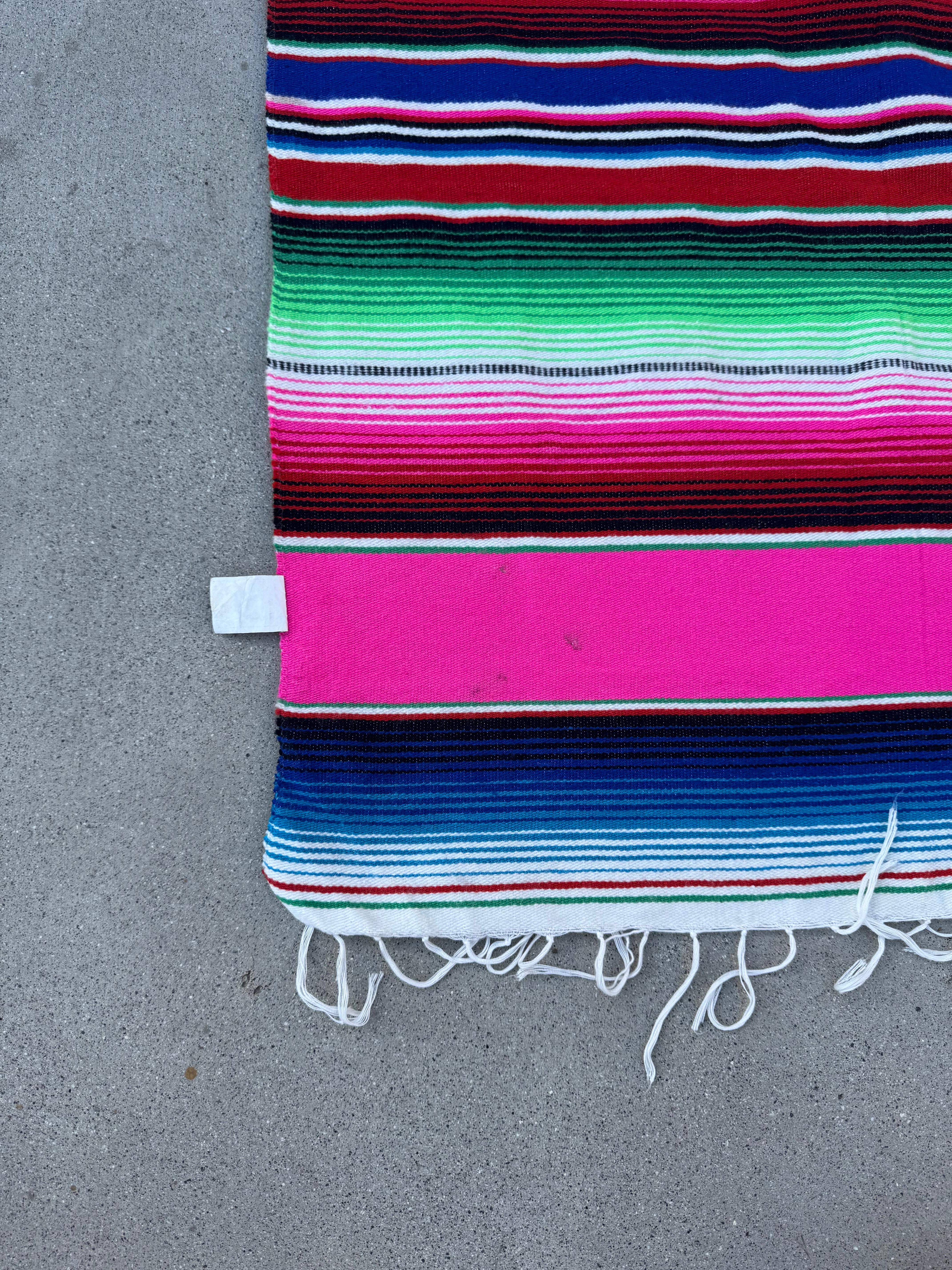 Coperta messicana vintage Serape a righe arcobaleno in vendita 1