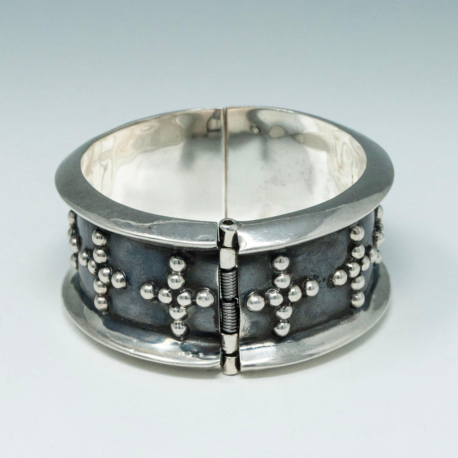 Women's or Men's Vintage Mexican Silver Dotted Cross Clamper Bracelet For Sale