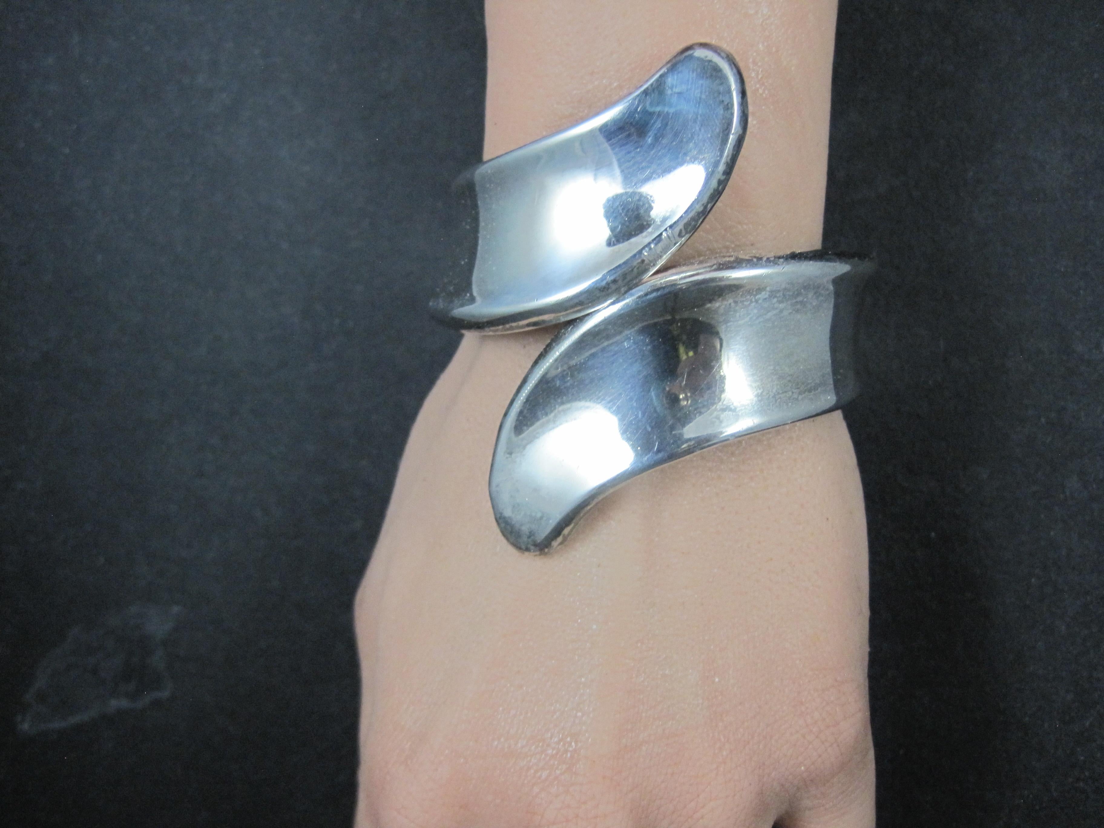 Vintage Mexican Sterling Clamper Bracelet 6 Inches For Sale 4