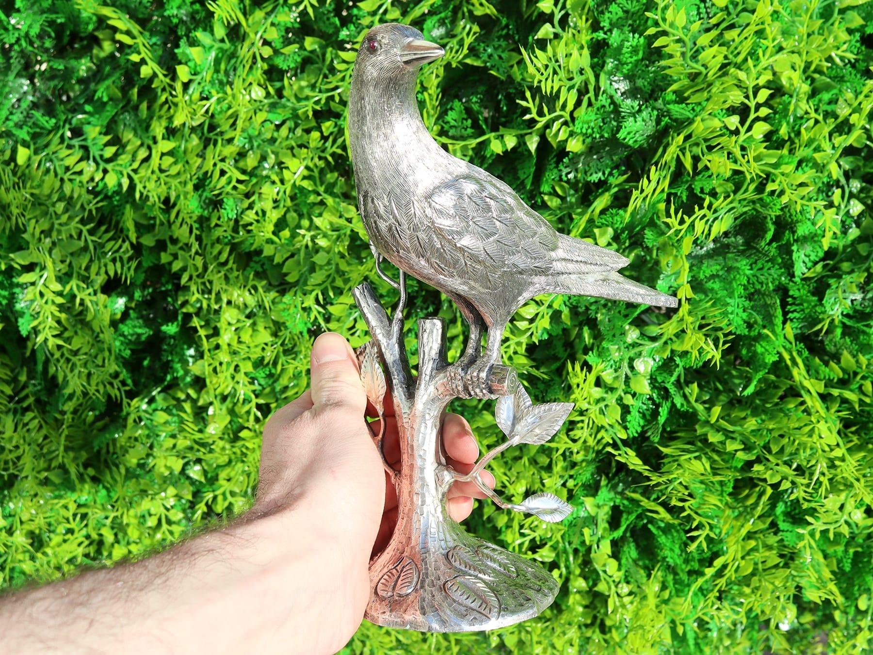 An exceptional, fine and impressive antique Mexican sterling silver bird model; an addition to our animal related silverware collection.

This exceptional vintage Mexican cast sterling silver table ornament has been realistically modelled in the