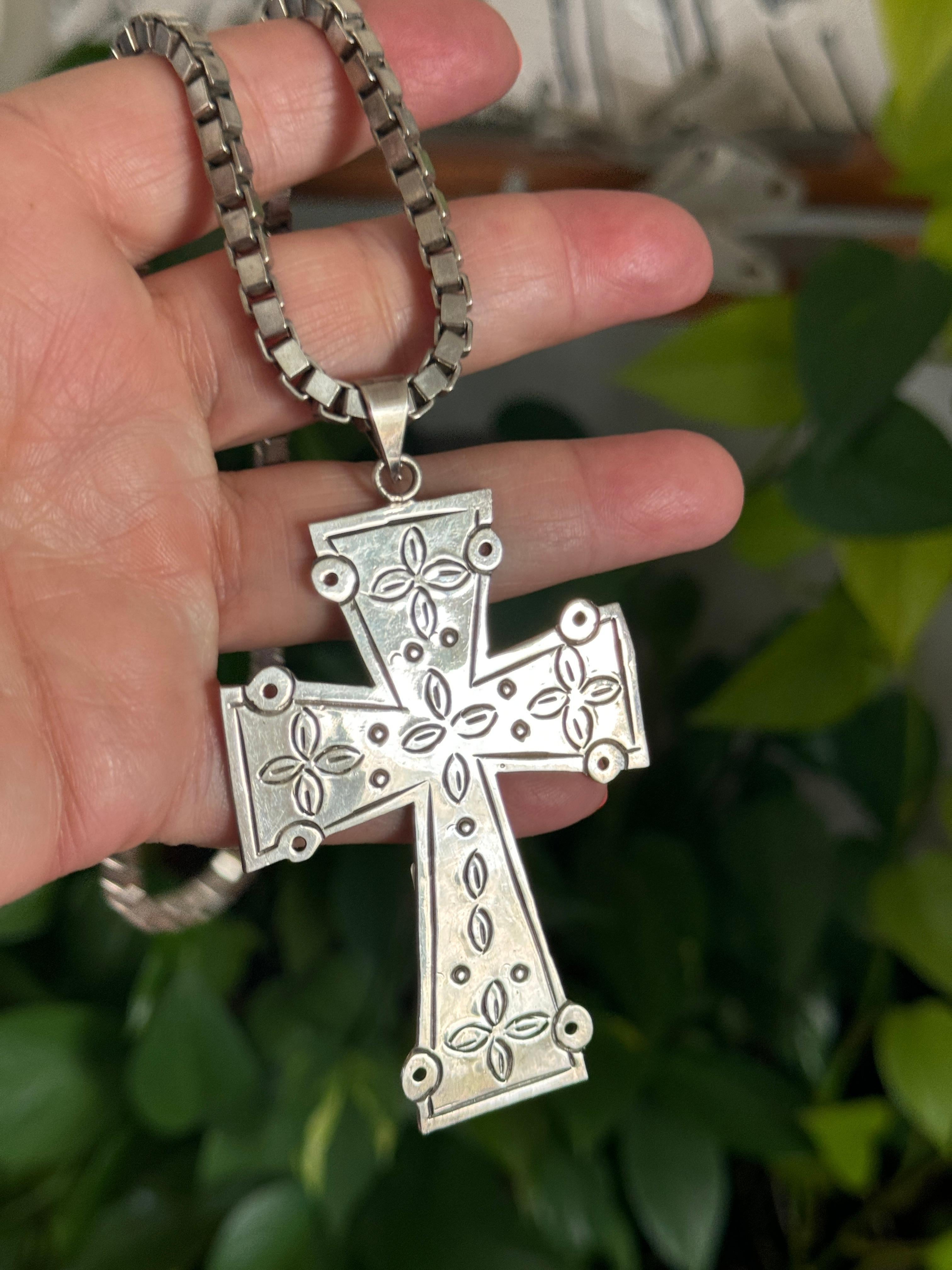 Mexican Sterling Silver Cross / Chain Necklace Unisex For Sale 4