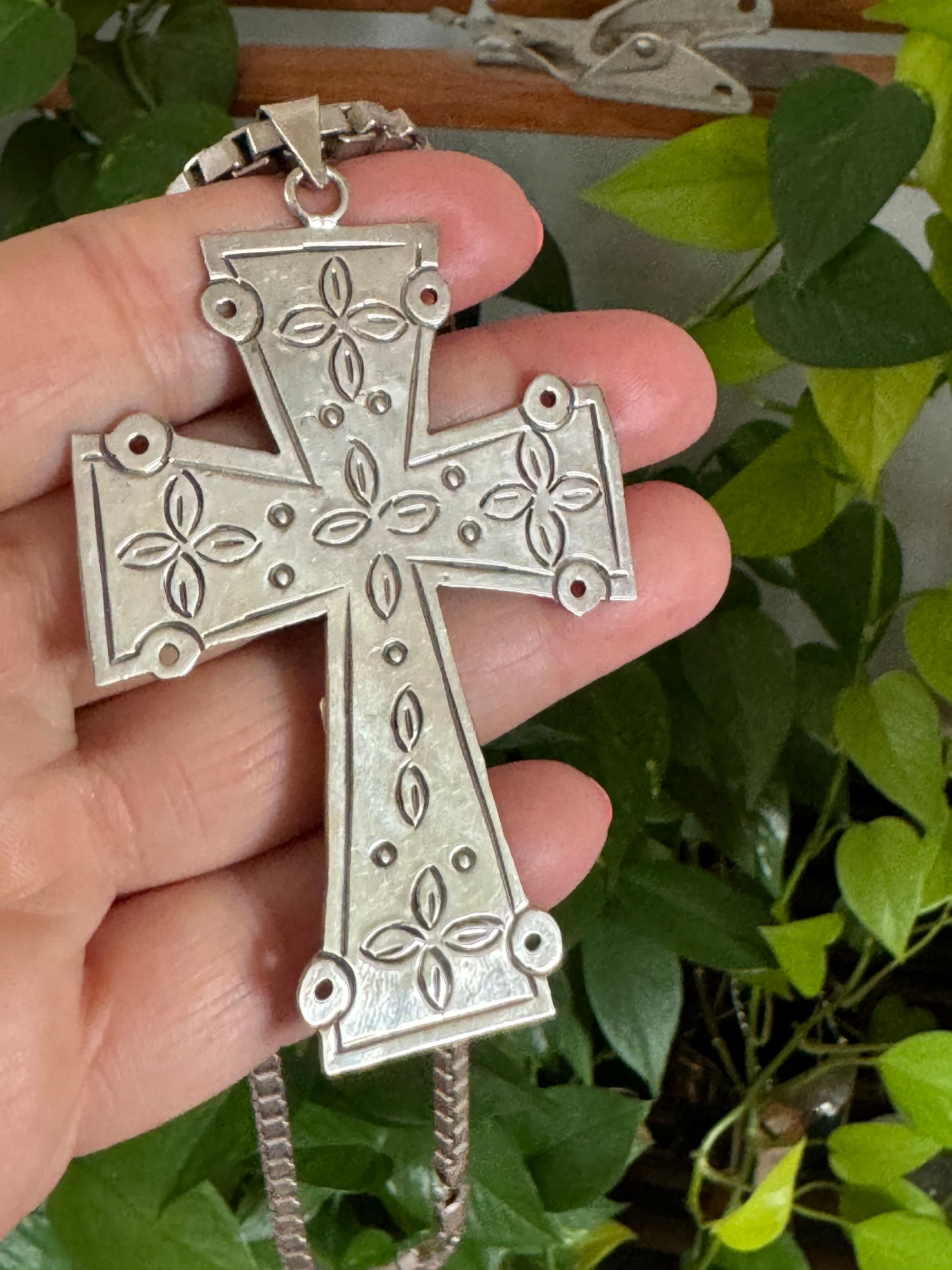 Mexican Sterling Silver Cross / Chain Necklace Unisex For Sale 3
