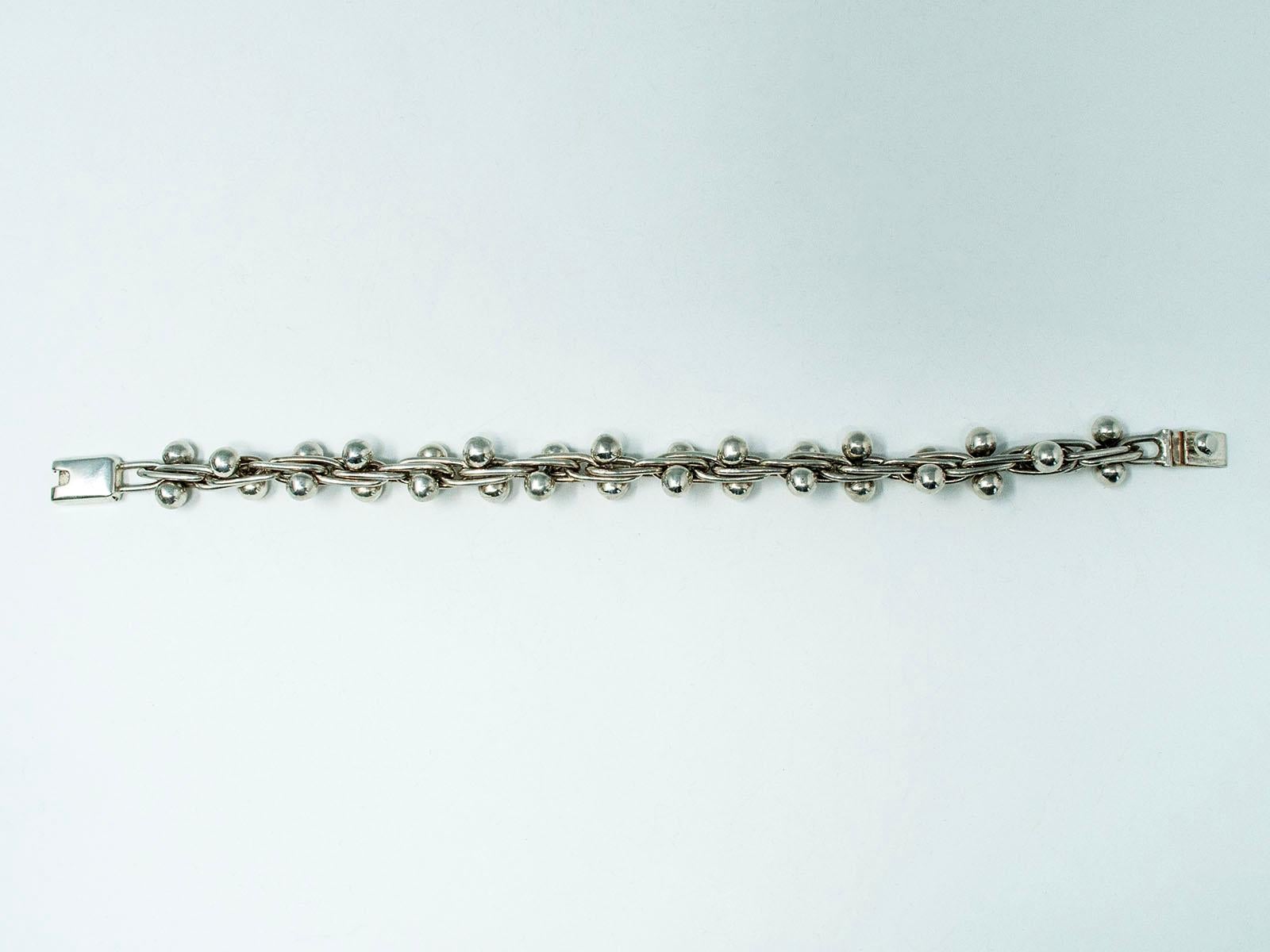 Vintage Mexican Sterling Silver Peppercorn Chainlink Bracelet In Good Condition For Sale In Point Richmond, CA