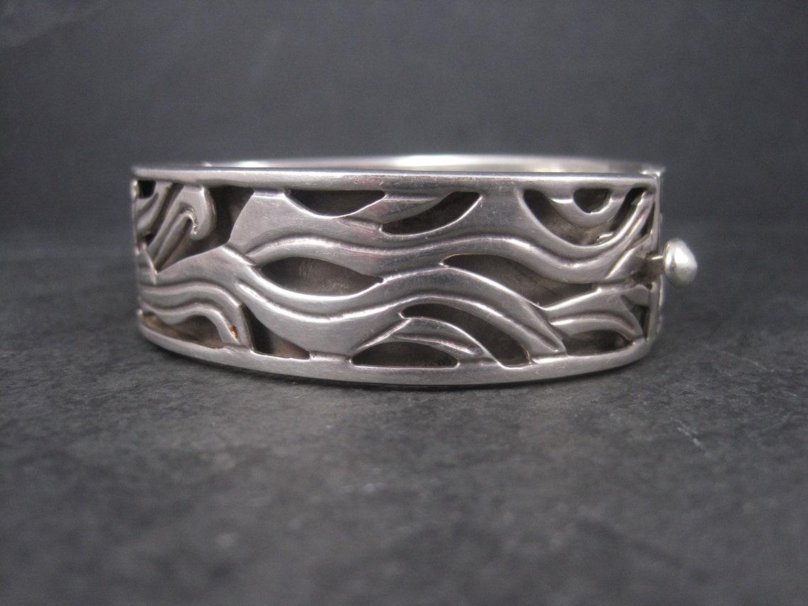 Vintage Mexican Sterling Sun Bangle Bracelet 6.75 Inches In Good Condition For Sale In Webster, SD