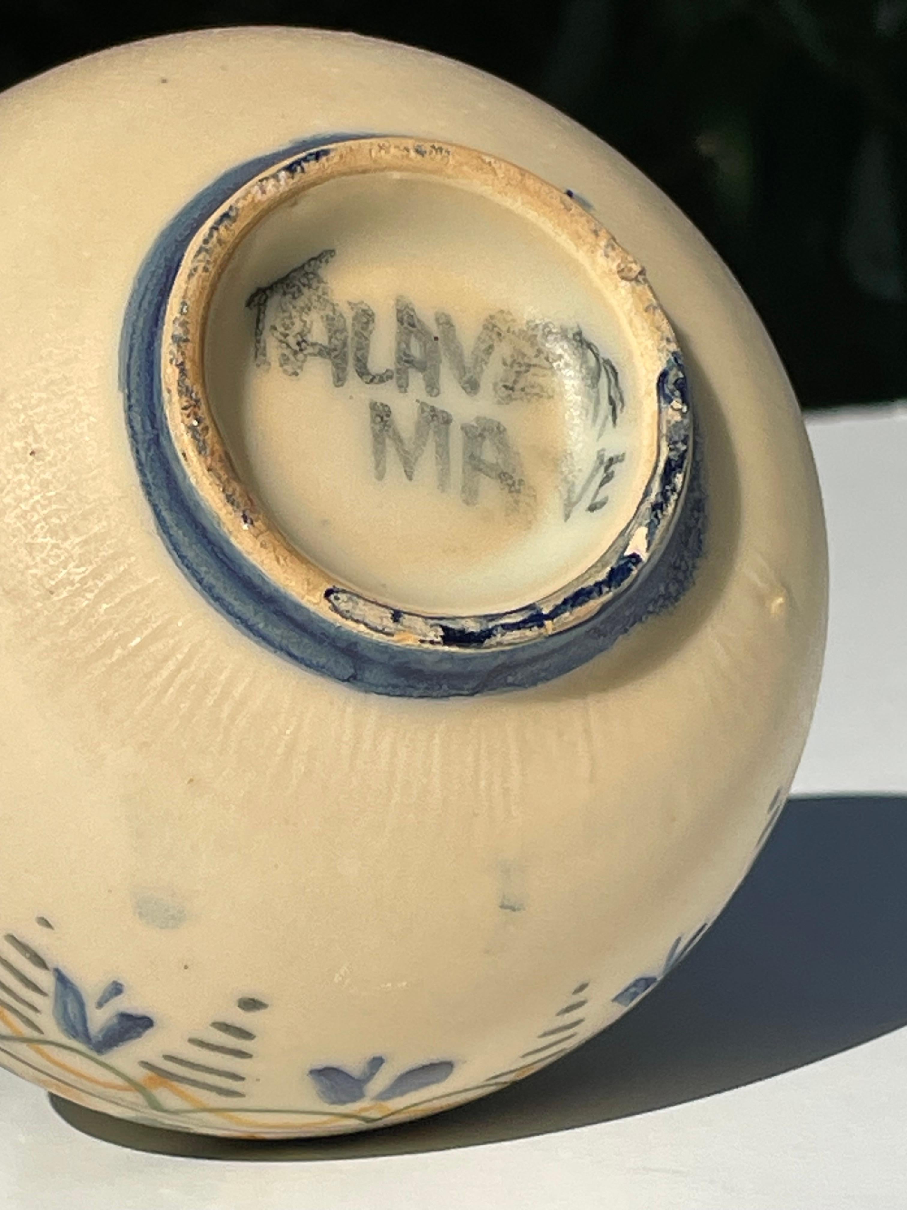 Vintage Mexican Talavera Mave Multicolored Floral Decor Ceramic Vase In Good Condition For Sale In Copenhagen, DK