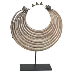 Collar Ceremonial Vintage Miao Paktong en Soporte, Laos