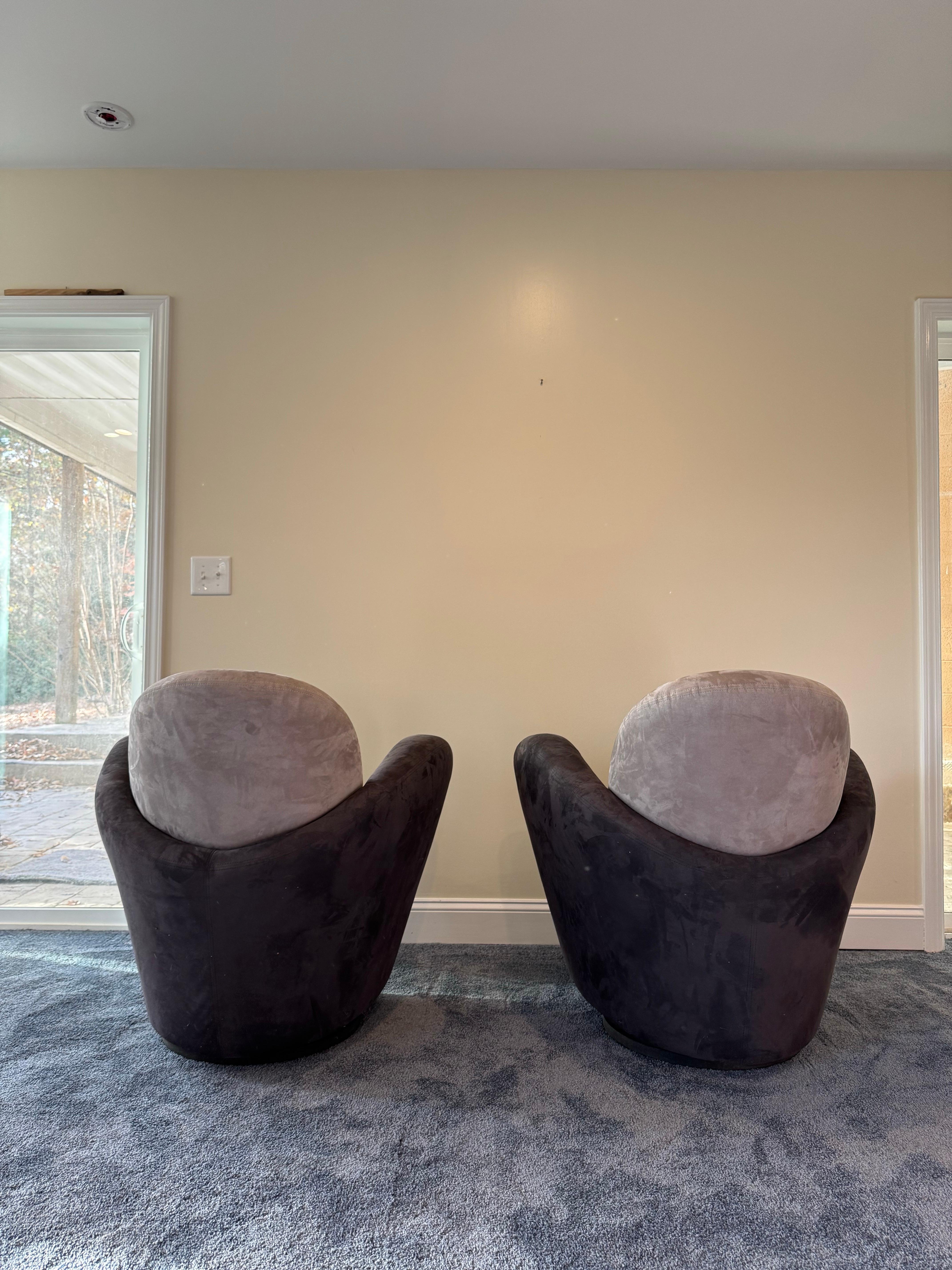 Chaises pivotantes vintage Michael Wolk - une paire Bon état - En vente à Roanoke, VA